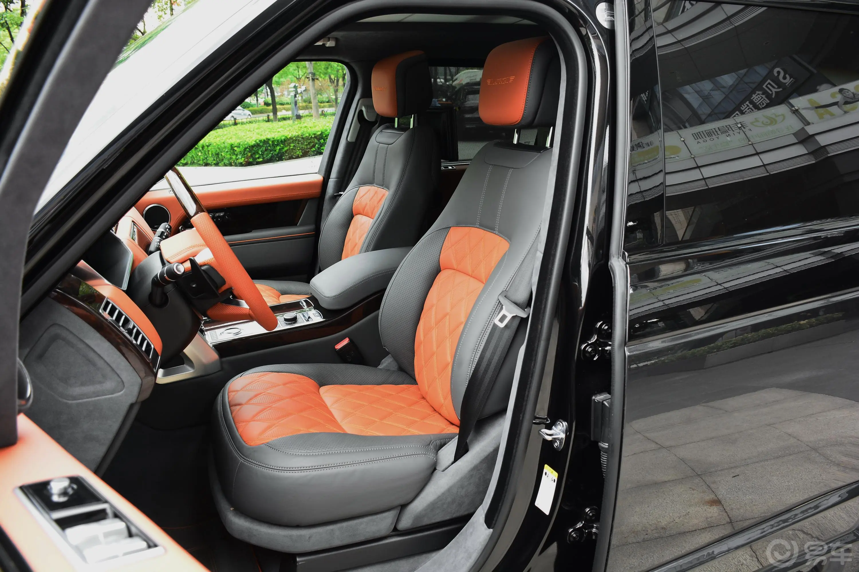 迈莎锐揽胜3.0T Black Carbon驾驶员座椅
