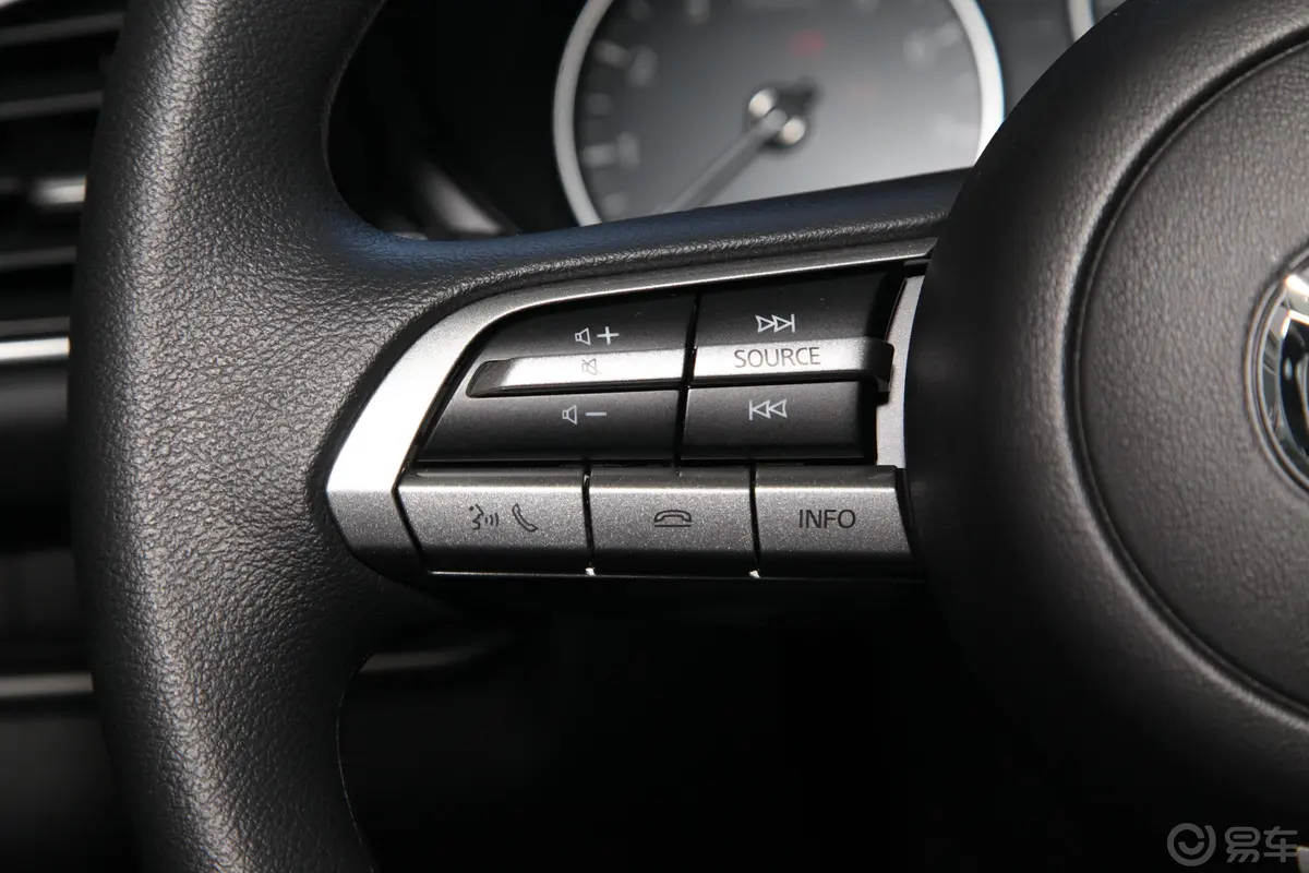 马自达CX-302.0L 手动 尚悦型左侧方向盘功能按键
