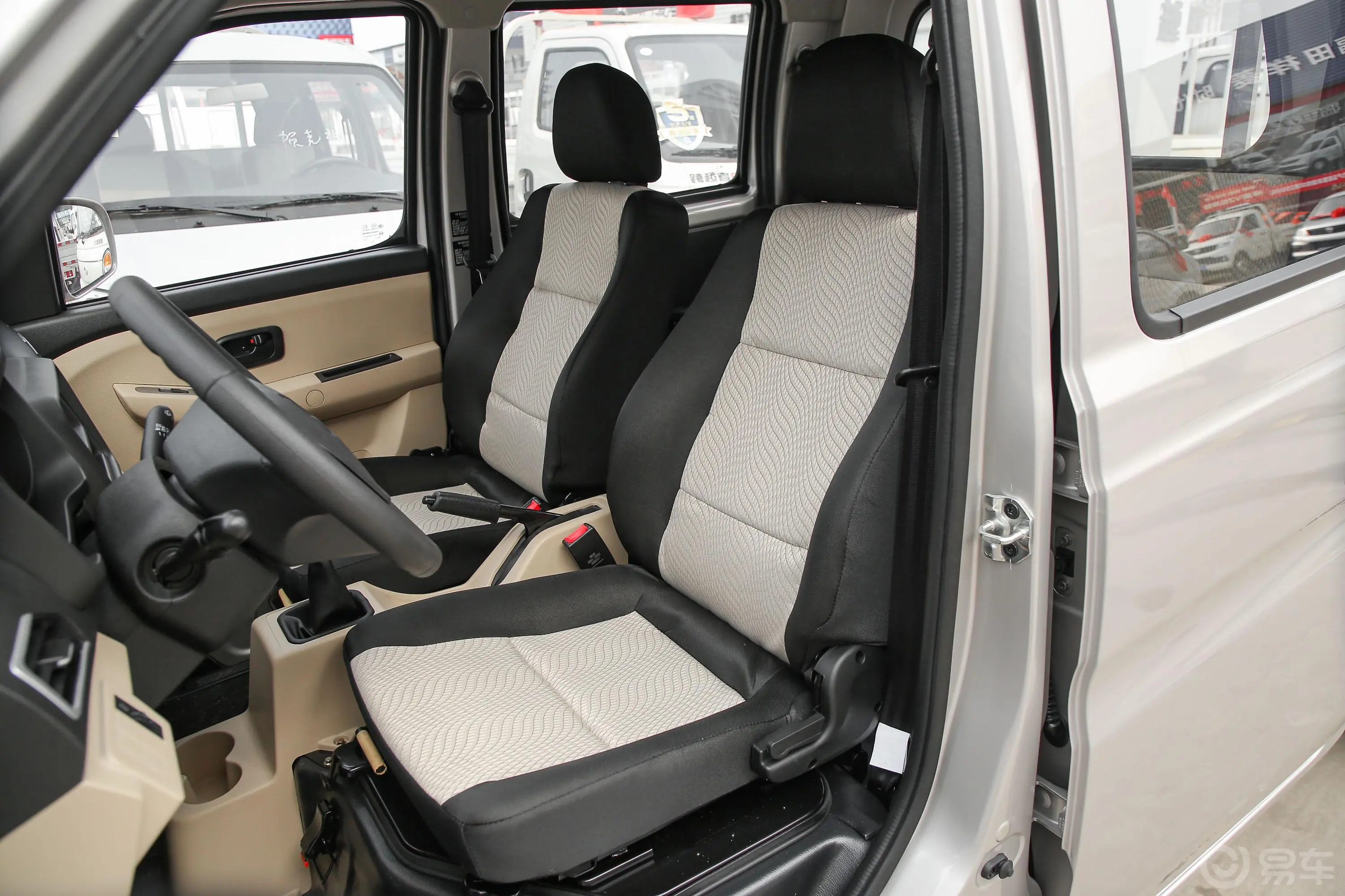 跨越王X1载货汽车N1 1.2L 双排单后轮 舒适版 SC1031XAS6B1 汽油 国VI驾驶员座椅