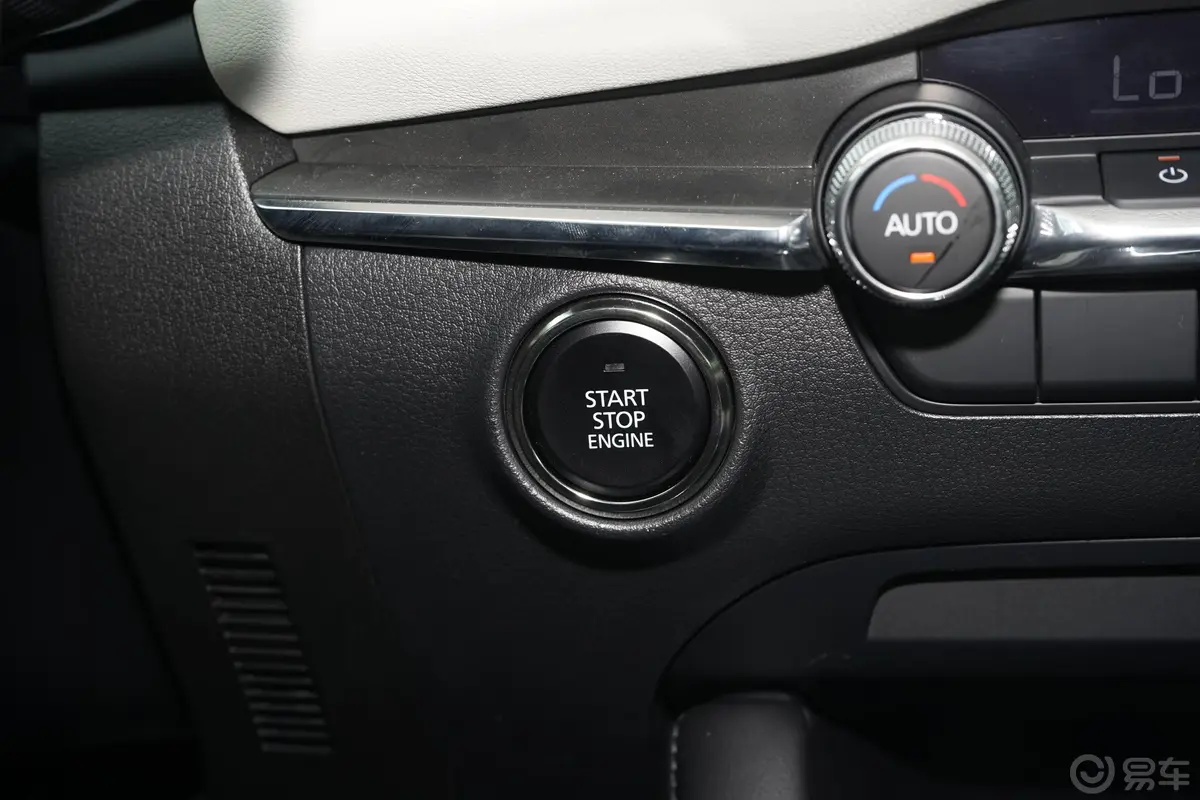 马自达3 昂克赛拉2.0L 自动X压燃尊荣型钥匙孔或一键启动按键