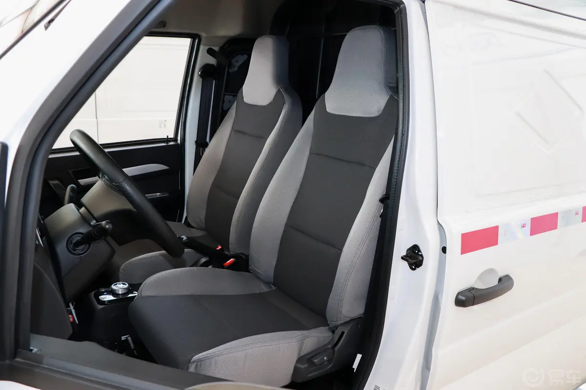 瑞驰新能源EK07S标准版 29.95kWh驾驶员座椅