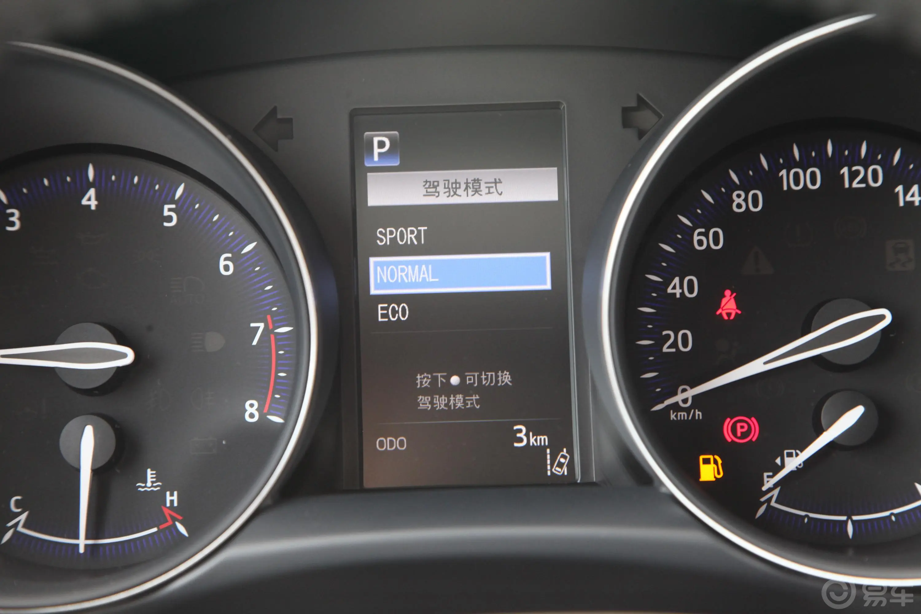 奕泽2.0L CVT 奕驰SPORT内饰