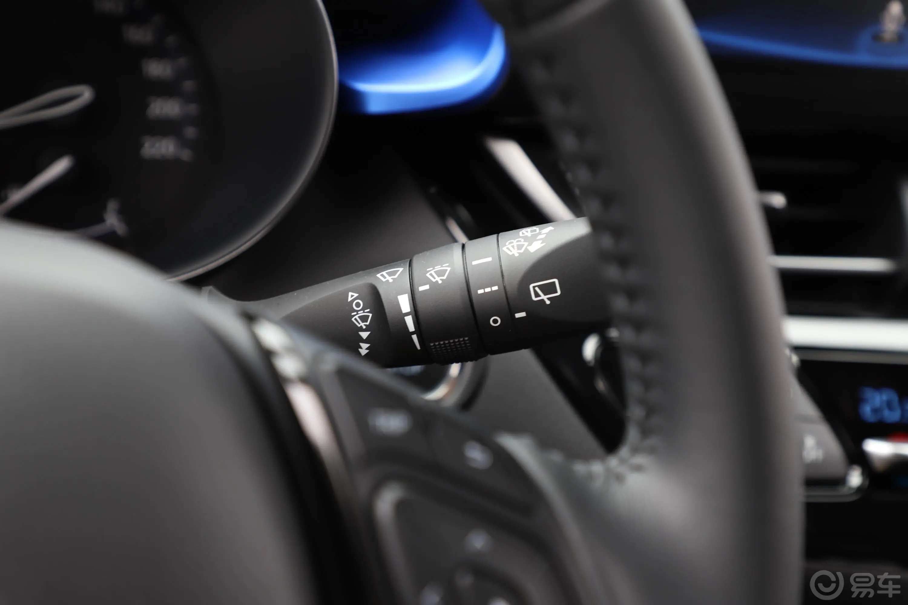 丰田C-HR2.0L CVT 豪华版内饰