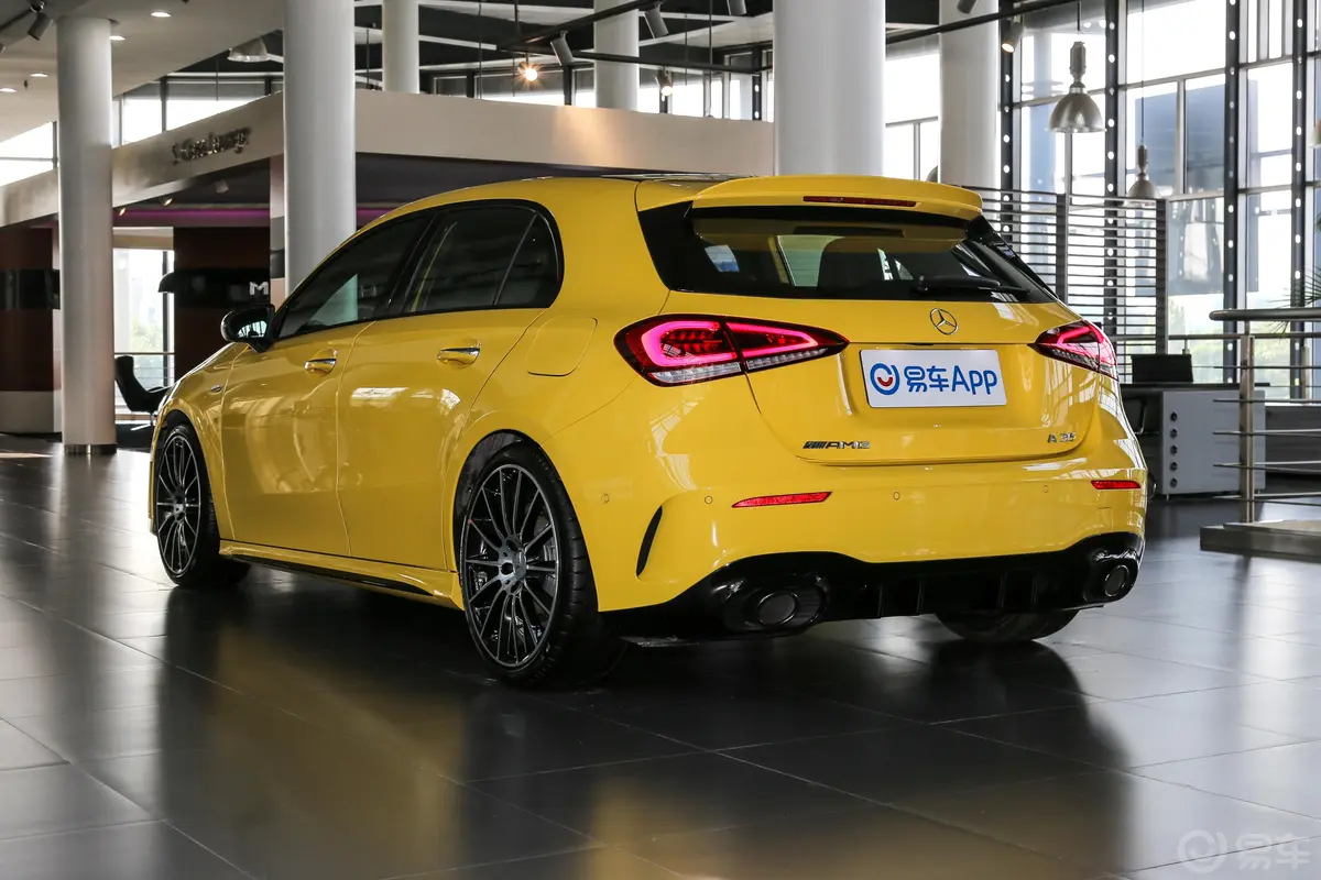 奔驰A级 AMG(进口)AMG A 35 4MATIC 先型特别版外观