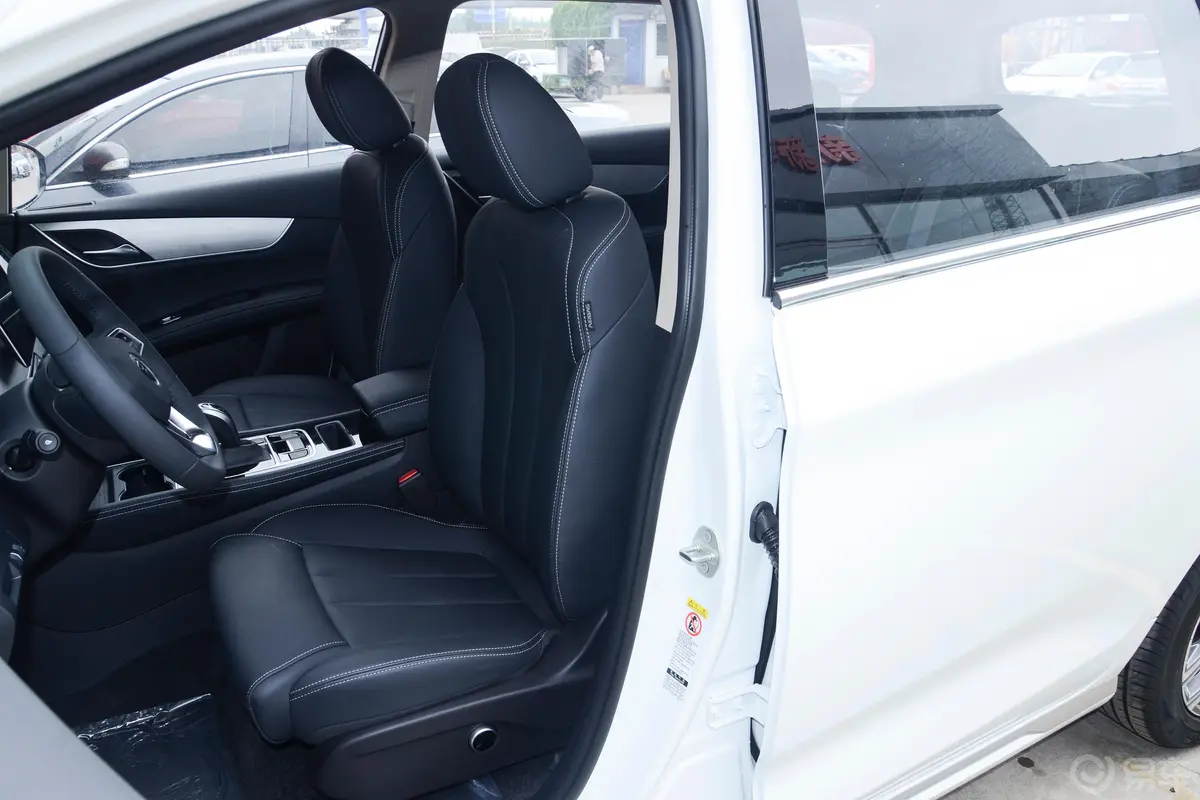 宋MAX升级版 1.5TI 双离合 尊贵型 7座 国VI驾驶员座椅