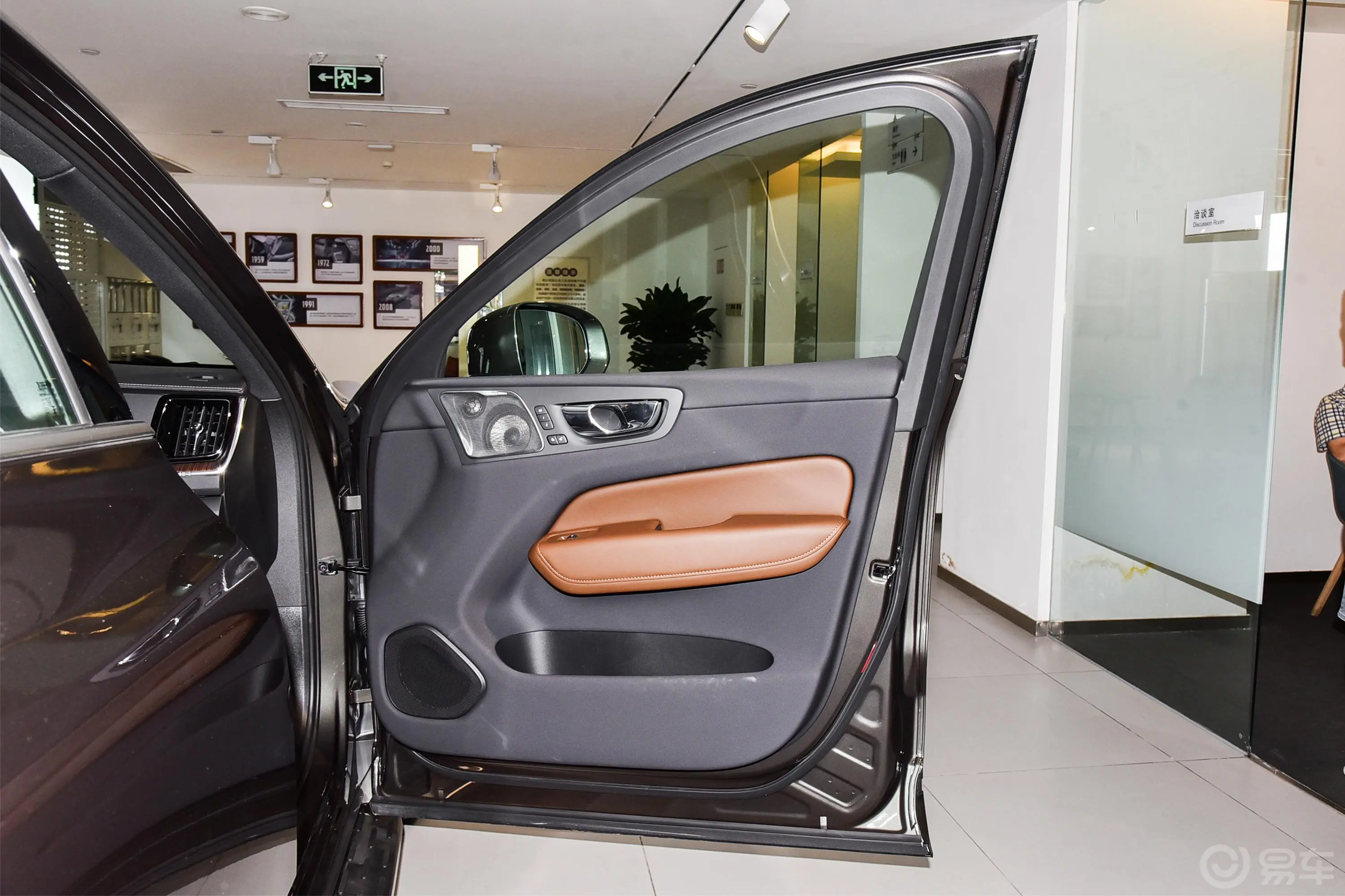 沃尔沃XC60新能源T8 智雅豪华版副驾驶员车门