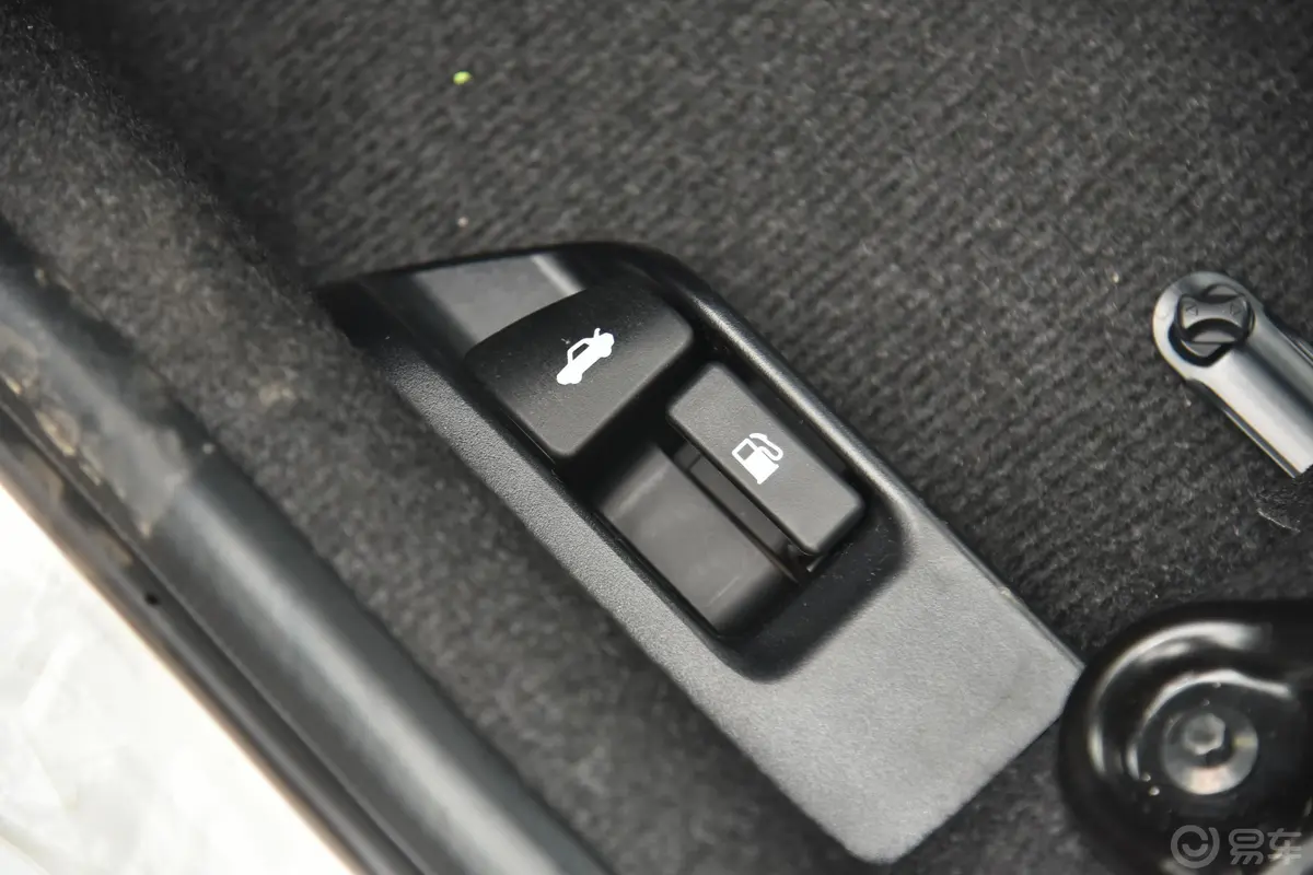 威驰1.5L CVT创行版电动尾门按键（手动扶手）