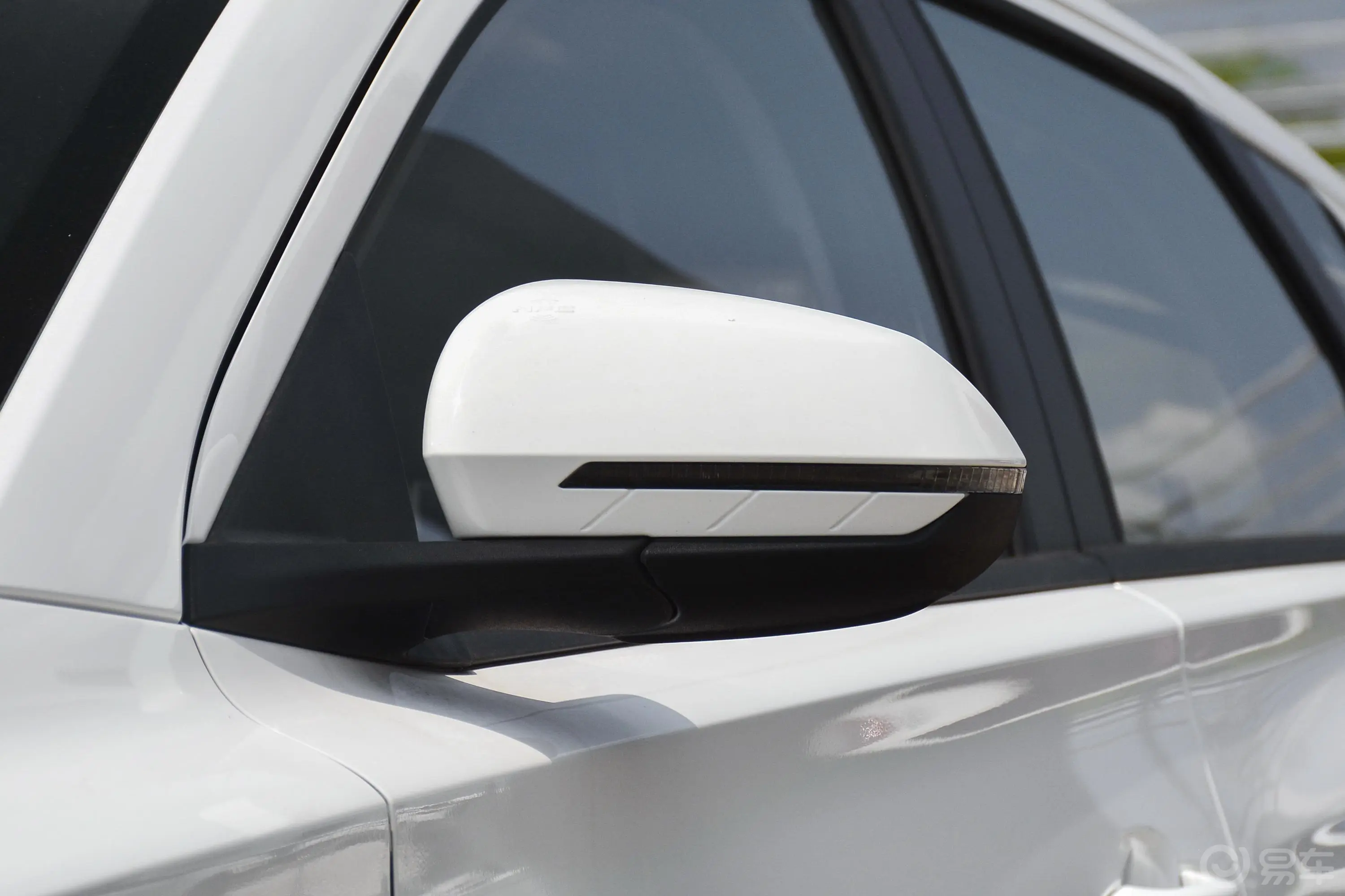比亚迪e2升级版 标准续航版 舒适型主驾驶后视镜背面
