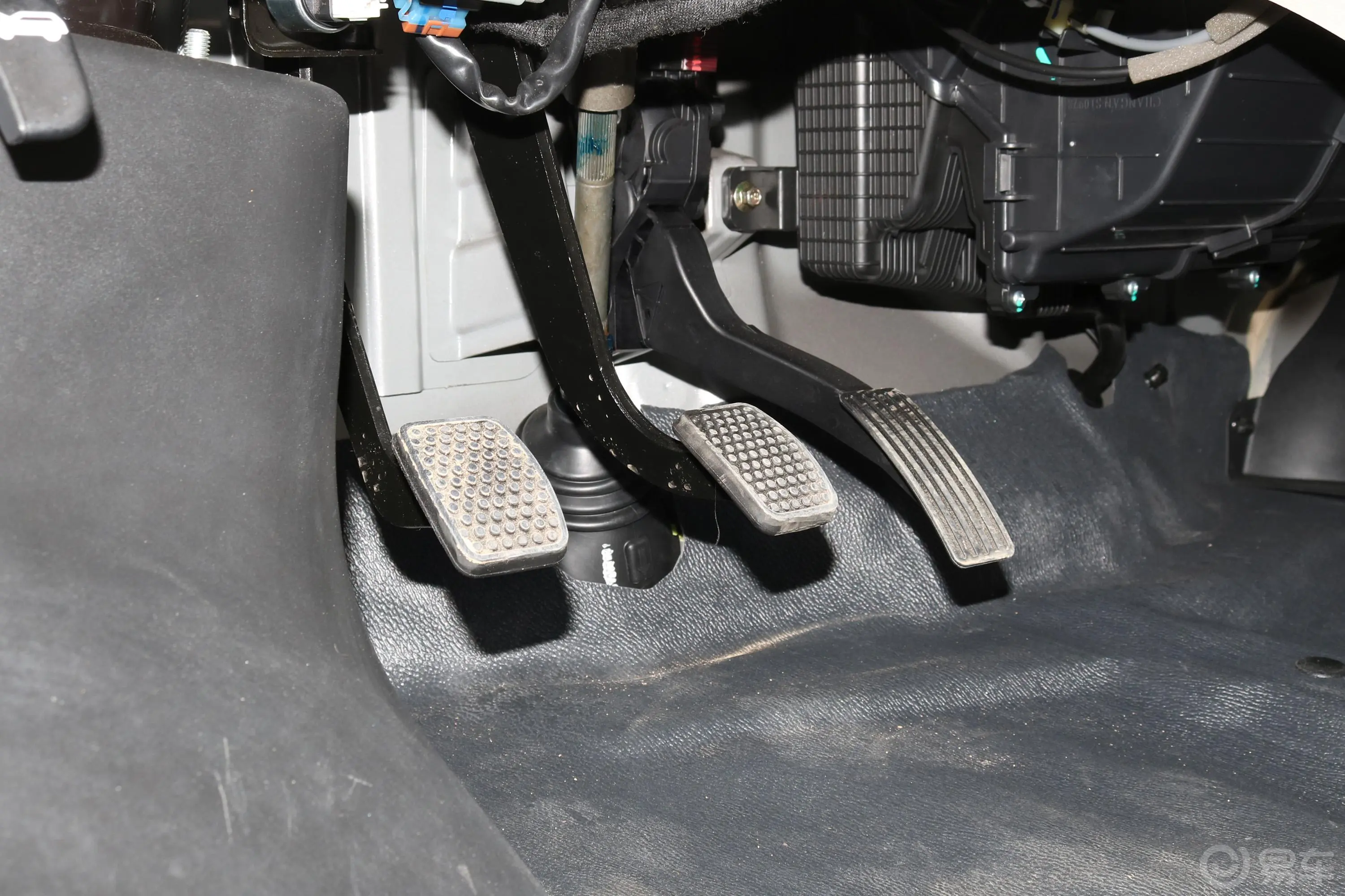 睿行M801.6L 手动 基本型 CNG厢货平顶背掀门 2座 国VI脚踏板