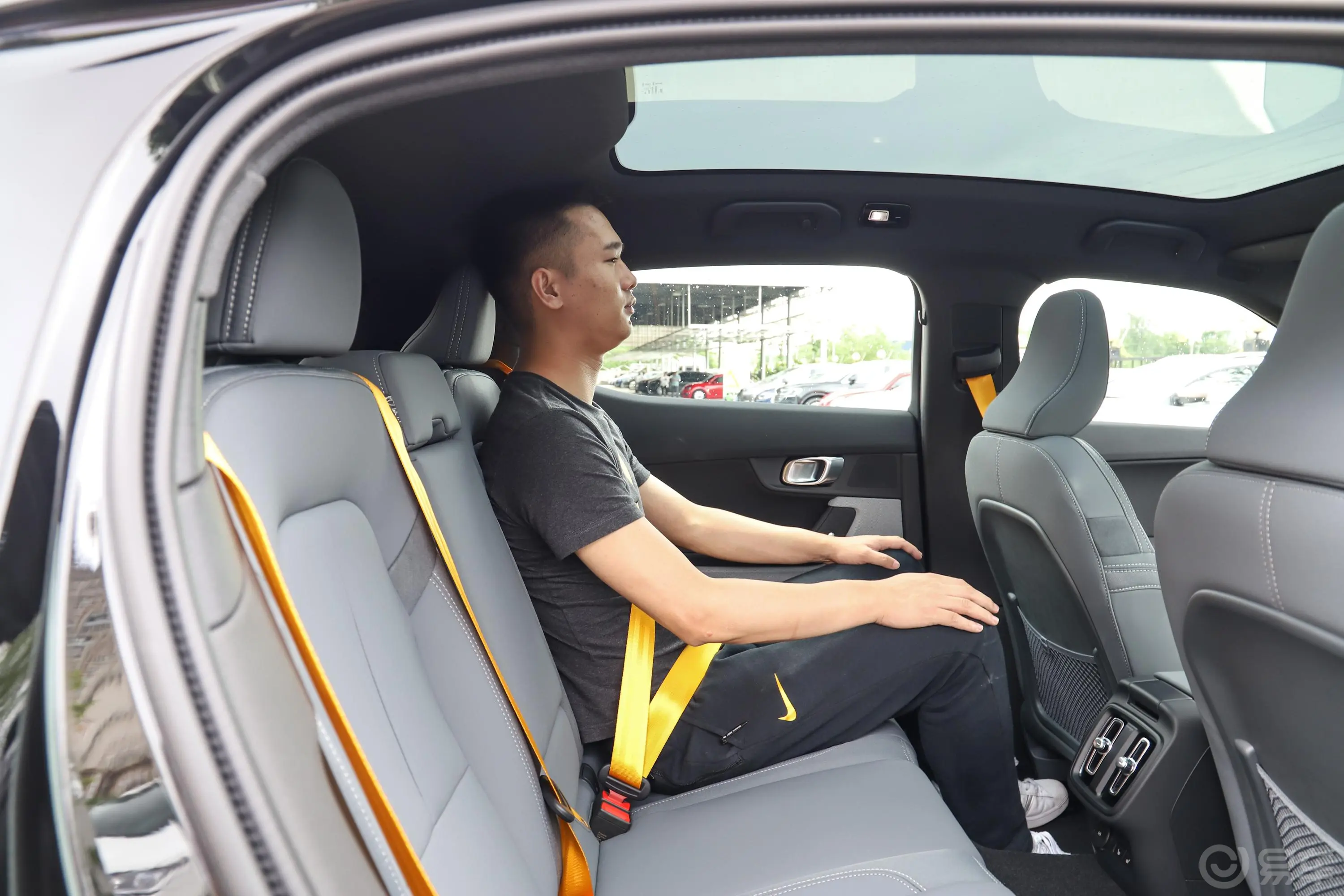 Polestar 2首发版后排空间体验