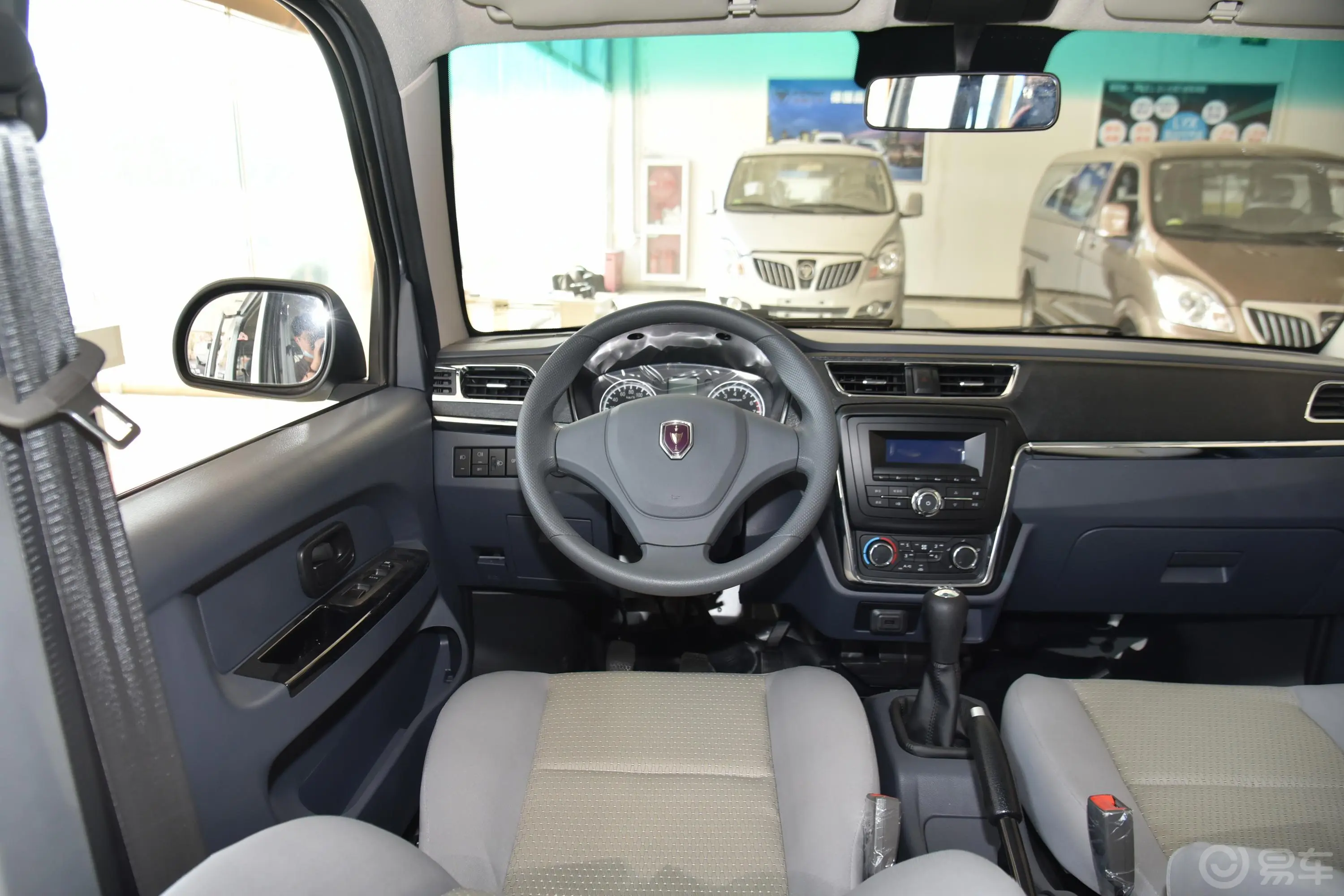 金杯小海狮X30客车 1.5L 手动 舒适中央空调版 5/6/7座 国VI驾驶位区域