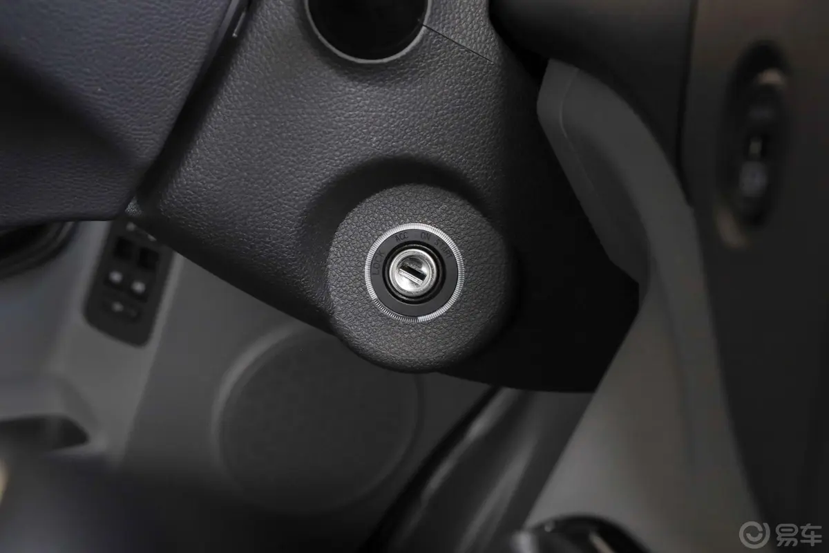 图雅诺2.5T 手动 短轴平顶 E5多功能版(4J系列) 5-6座 柴油 国V钥匙孔或一键启动按键