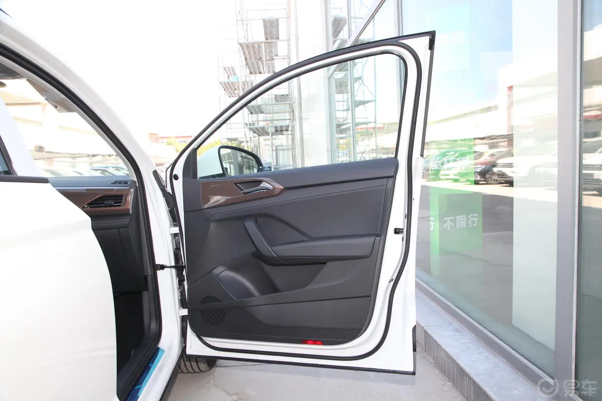 途岳280TSI 双离合 两驱 舒适版副驾侧前车门