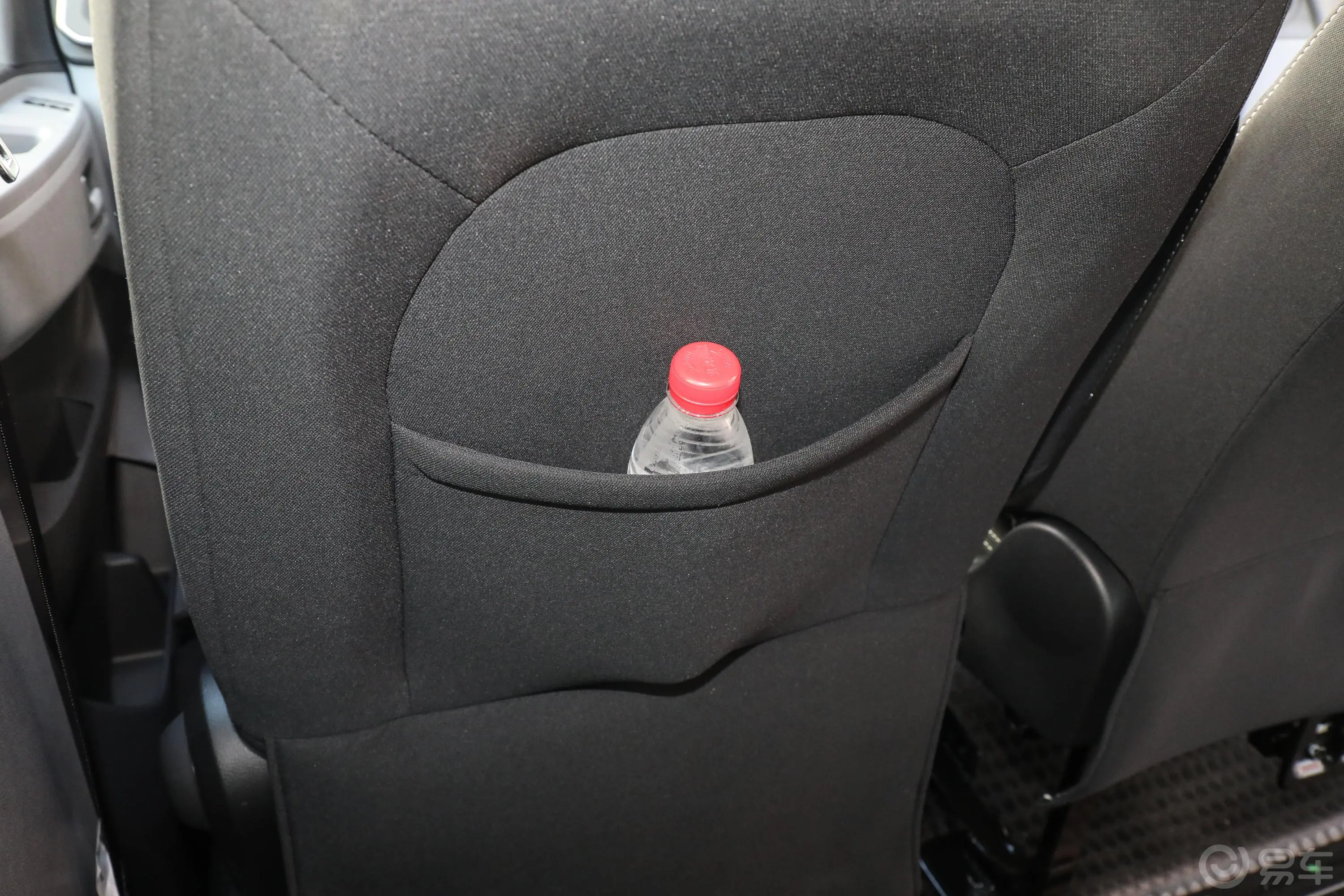 新途V80PLUS 城市版 2.0T 手动 短轴超低顶 5/6座 国VI空间
