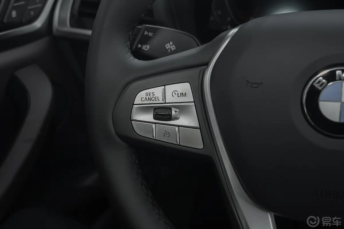 宝马X3xDrive 25i 豪华套装左侧方向盘功能按键