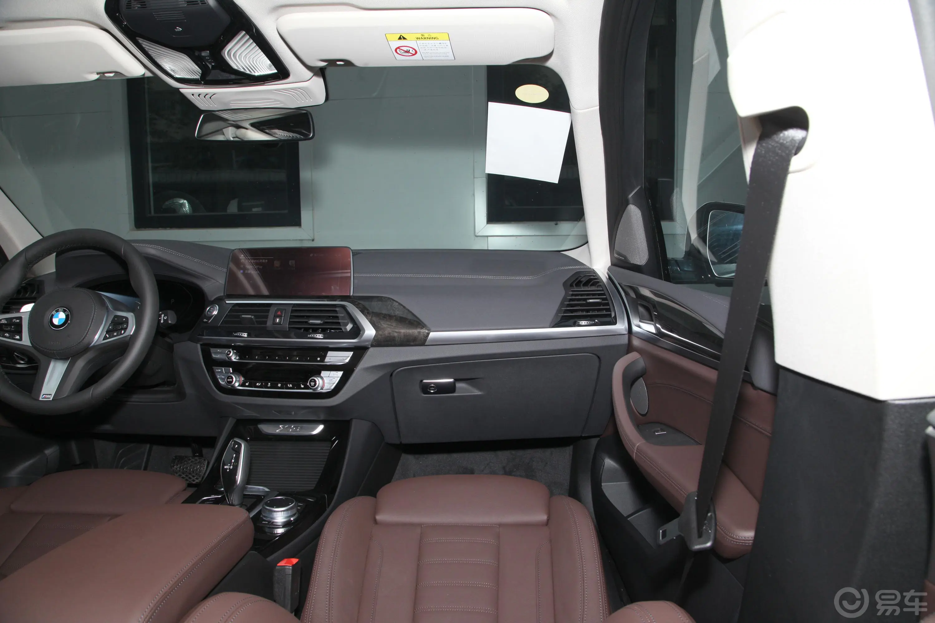 宝马X3xDrive 30i 领先型 M运动套装副驾驶位区域