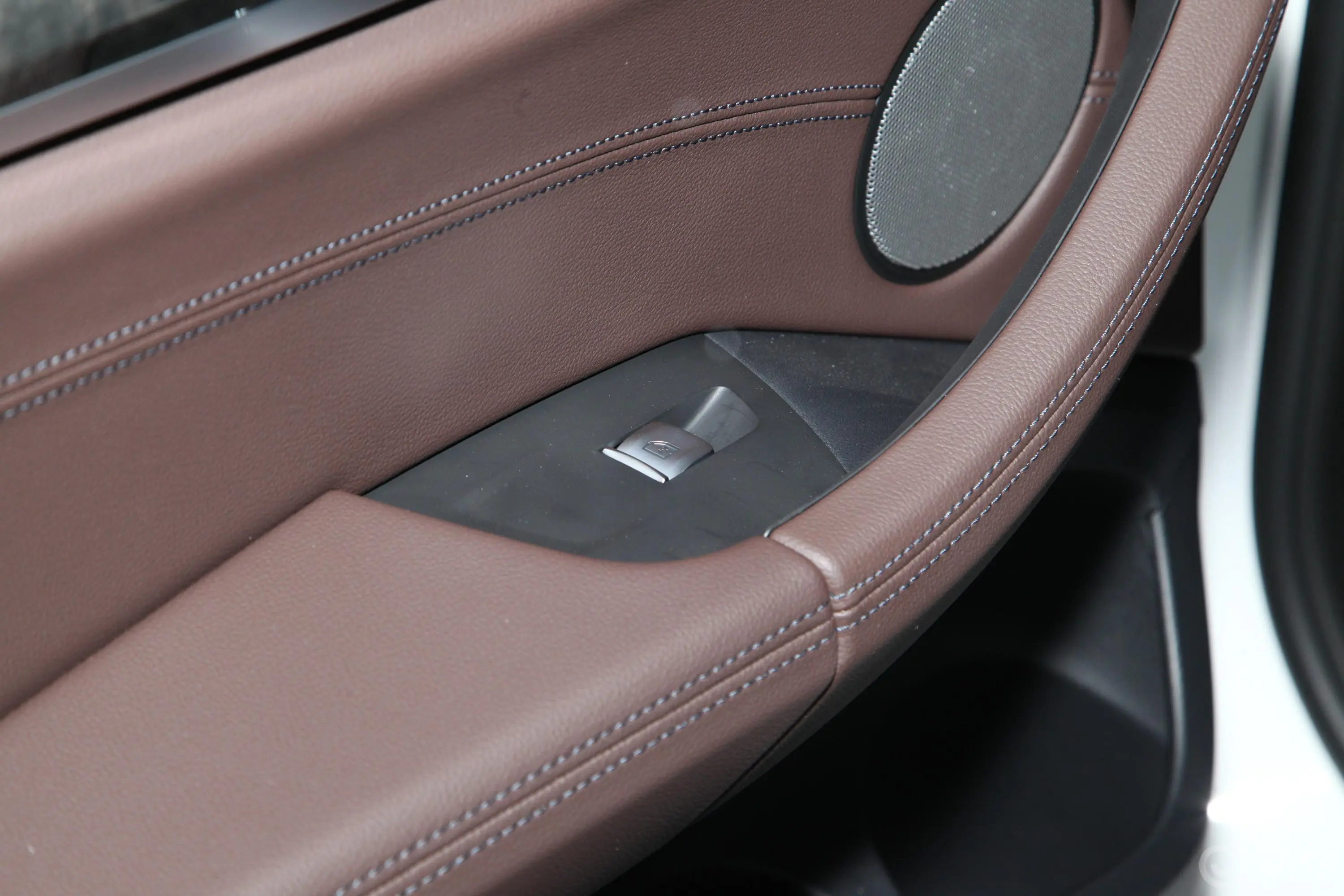 宝马X3xDrive 30i 领先型 M运动套装后车窗调节