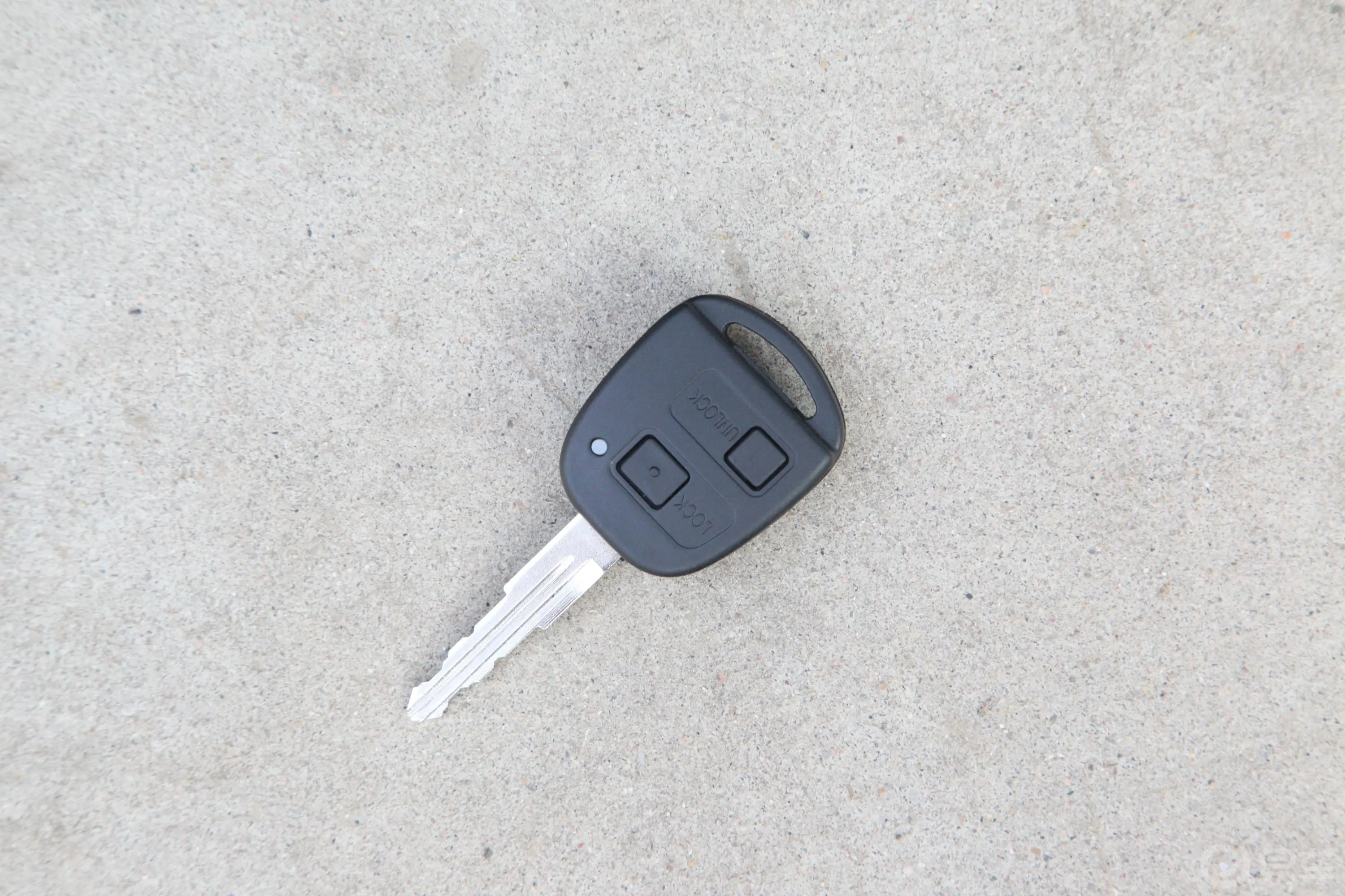 萨普长轴 1.5L 手动 两驱 舒适型 汽油钥匙正面