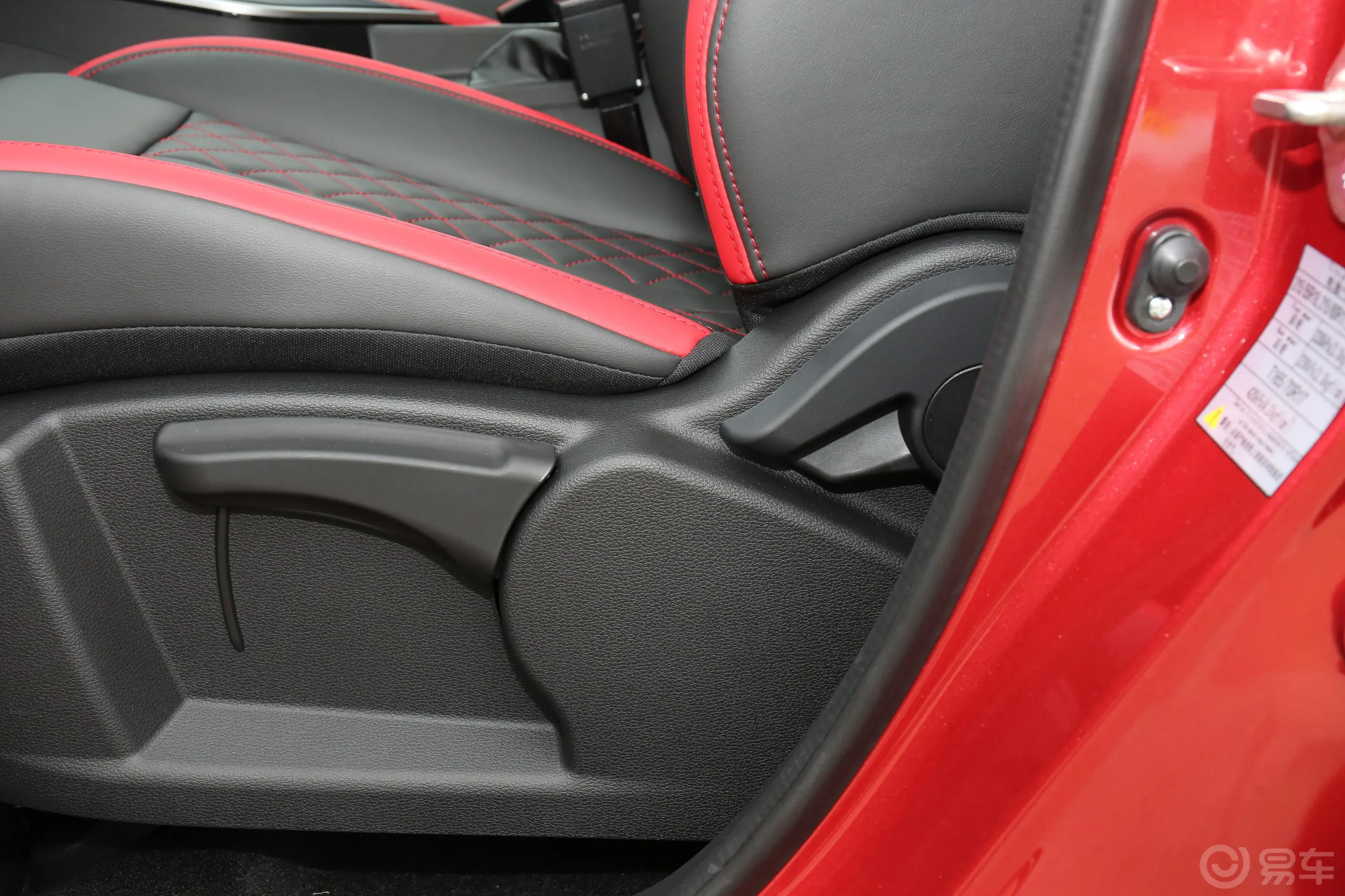 风行T51.5T 自动舒适型 5座主驾座椅调节