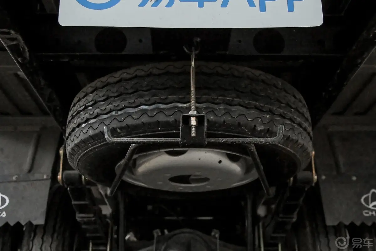新豹T5载货汽车N1 1.5L 双排双后轮 标准版(5.64米长)SC1031NAS6A5 汽油 国Ⅵ备胎