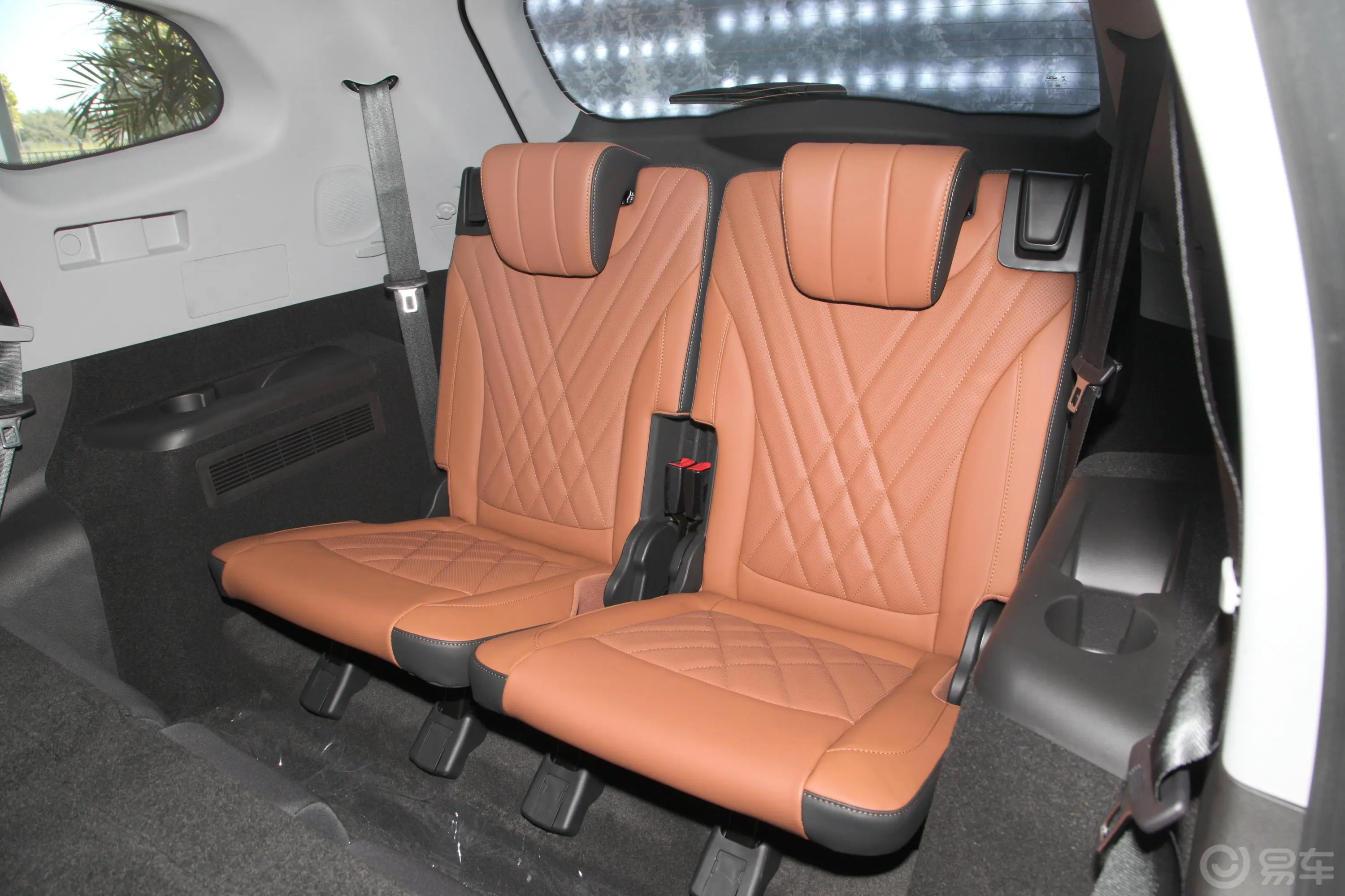 瑞虎8 PLUS290TGDI 双离合两驱豪享版第三排座椅