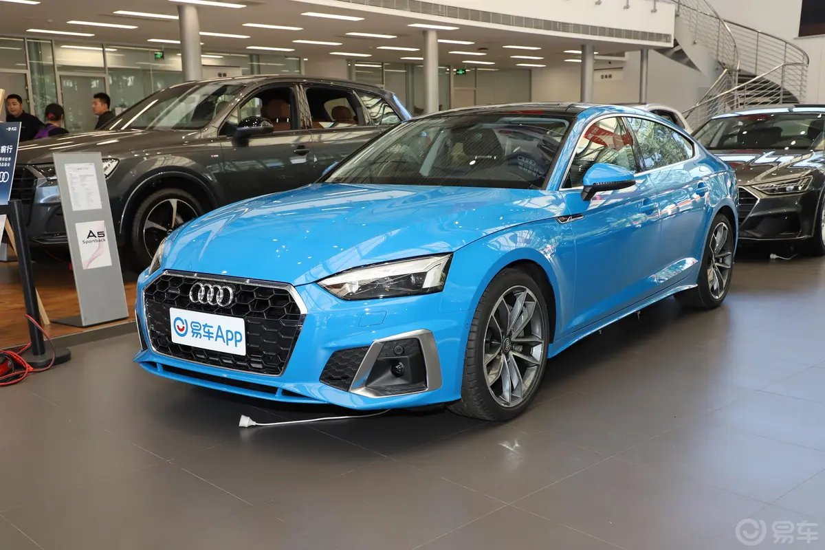 奥迪A5Sportback 45TFSI quattro 臻选动感型侧前45度车头向左水平