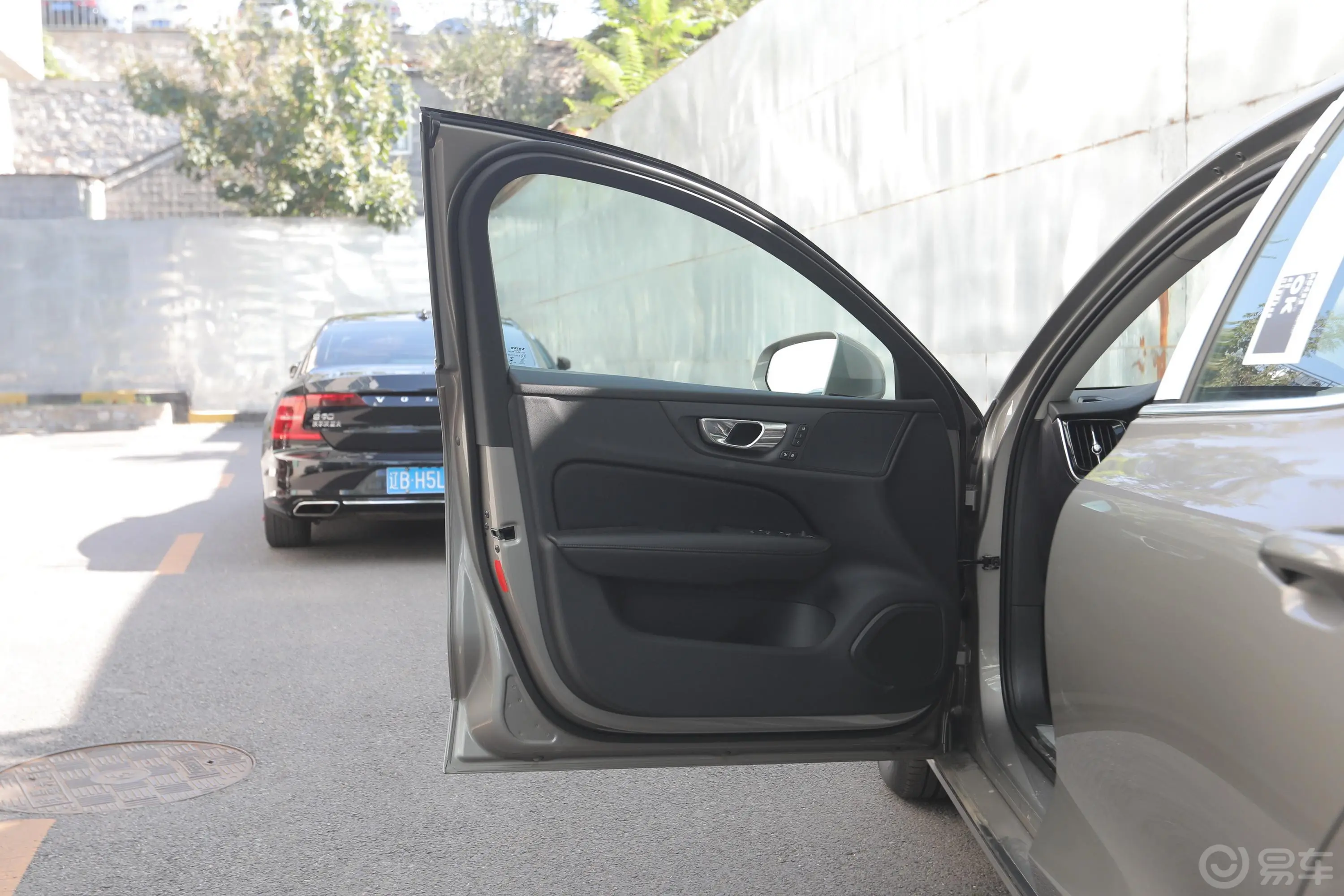 沃尔沃S60T3 智行豪华版驾驶员侧前车门