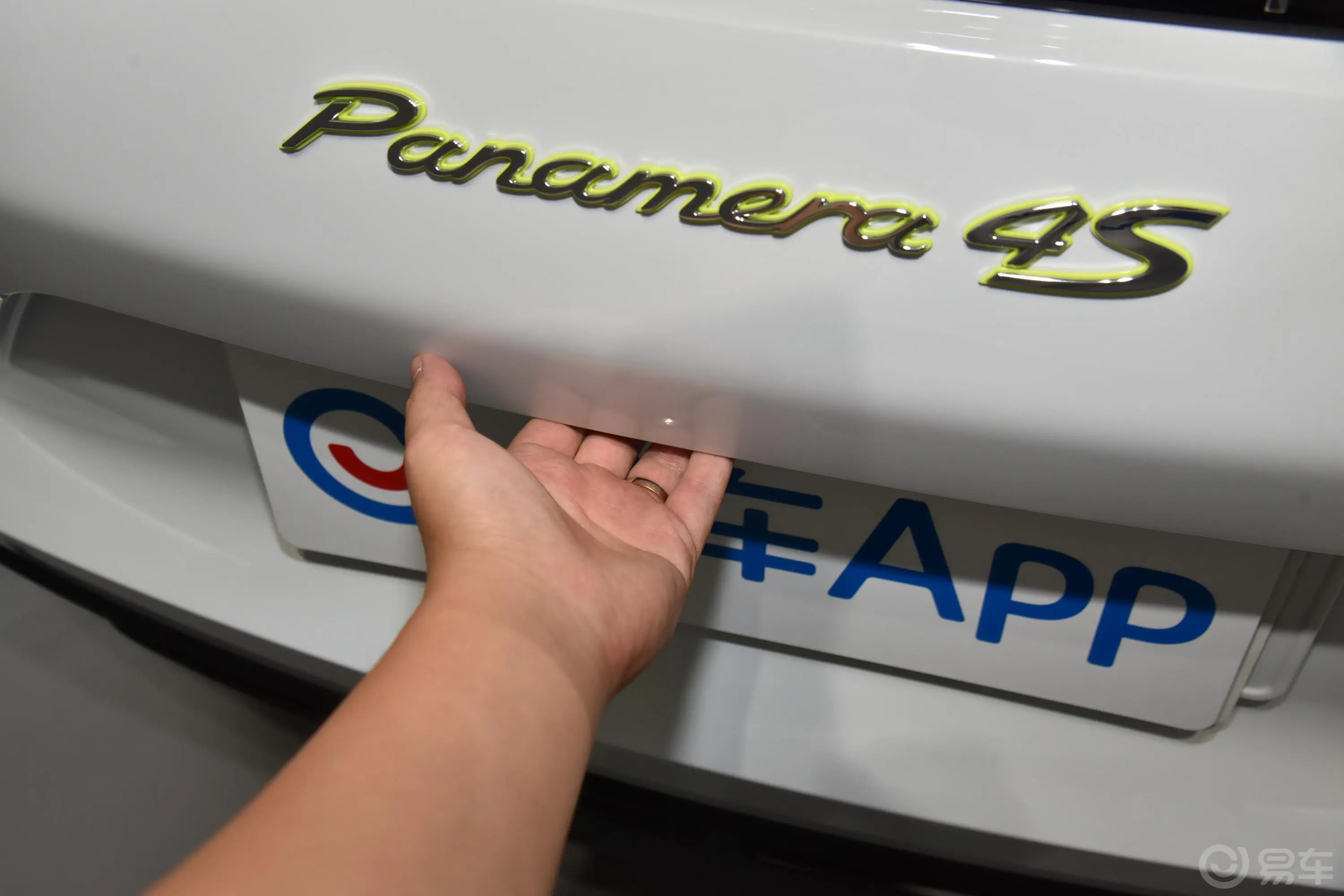 Panamera E-HybridPanamera 4S E-hybrid 行政加长版 2.9T空间