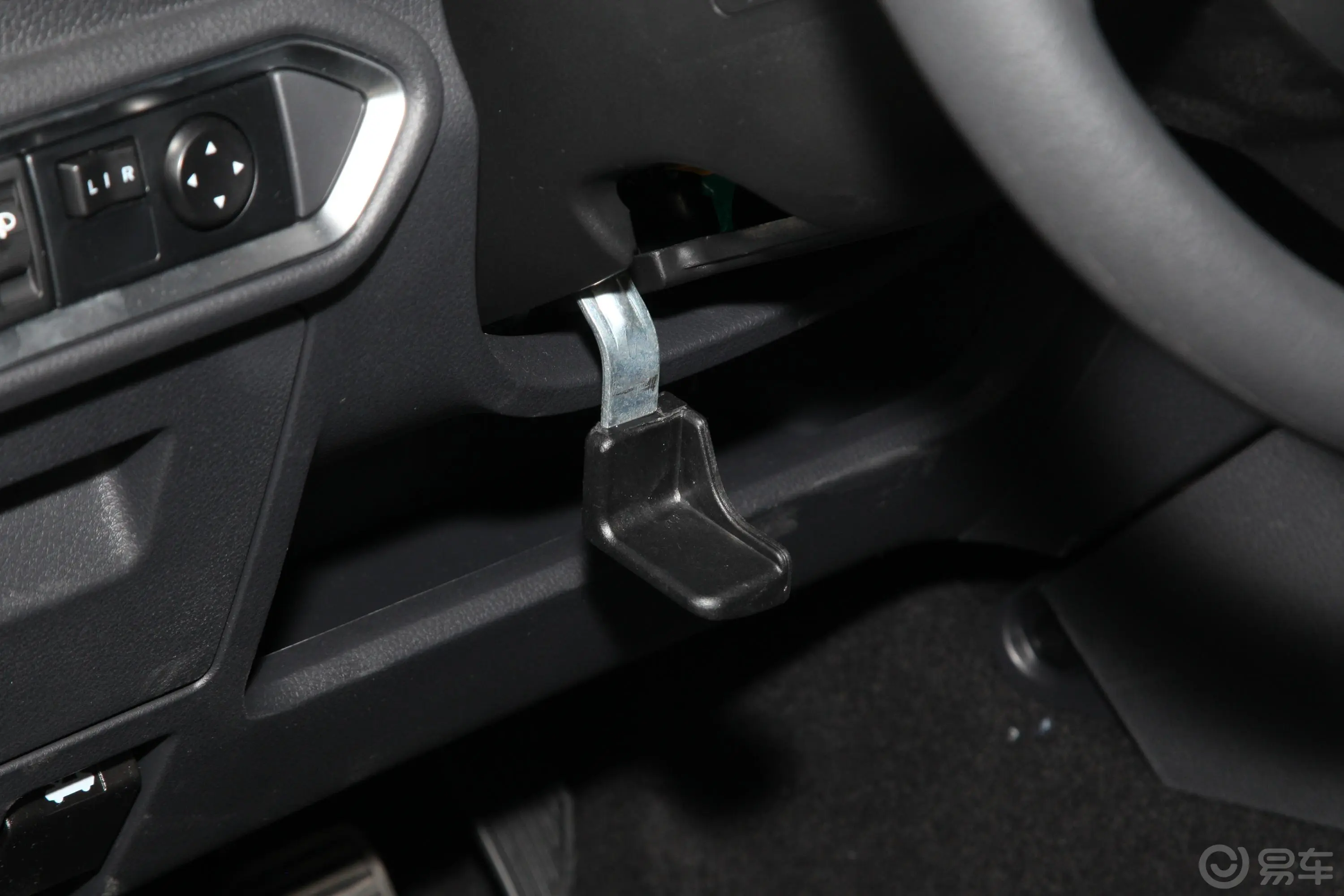 瑞迈2.4T 手动 两驱 标轴舒适版 汽油方向盘调节