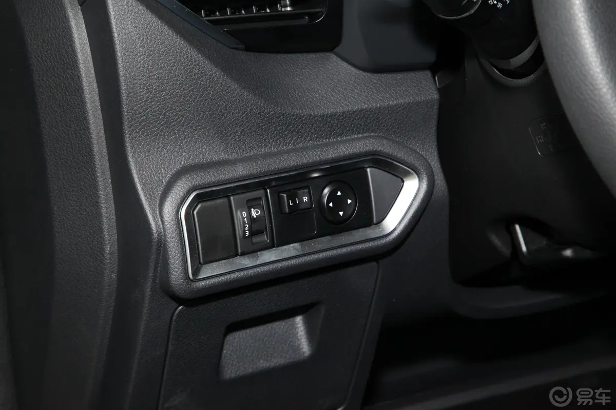 瑞迈2.4T 手动 两驱 标轴舒适版 汽油内饰