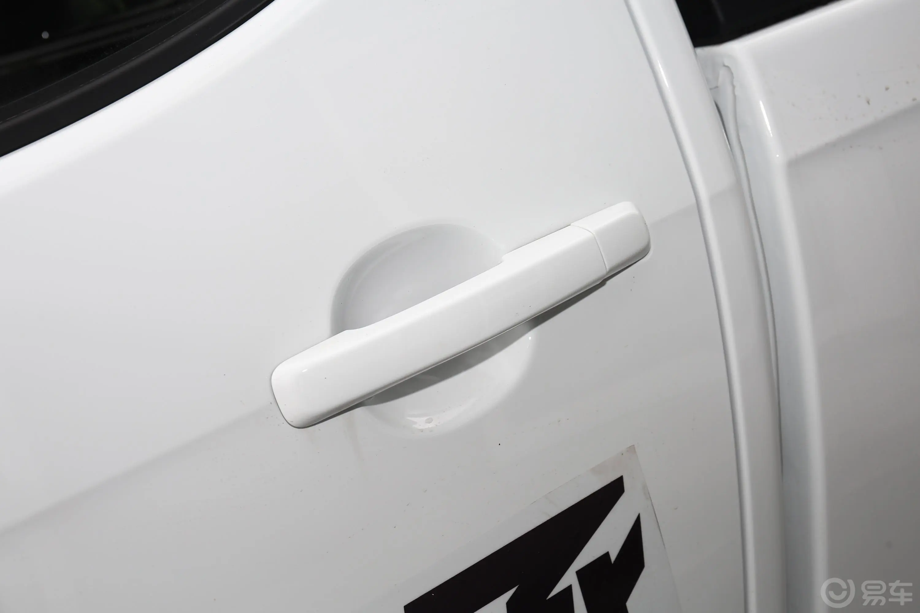 瑞迈2.4T 手动 四驱 加长舒适版 汽油驾驶员侧后门把手