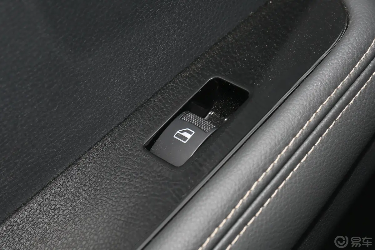 瑞迈2.4T 手动 四驱 加长舒适版 汽油后车窗调节