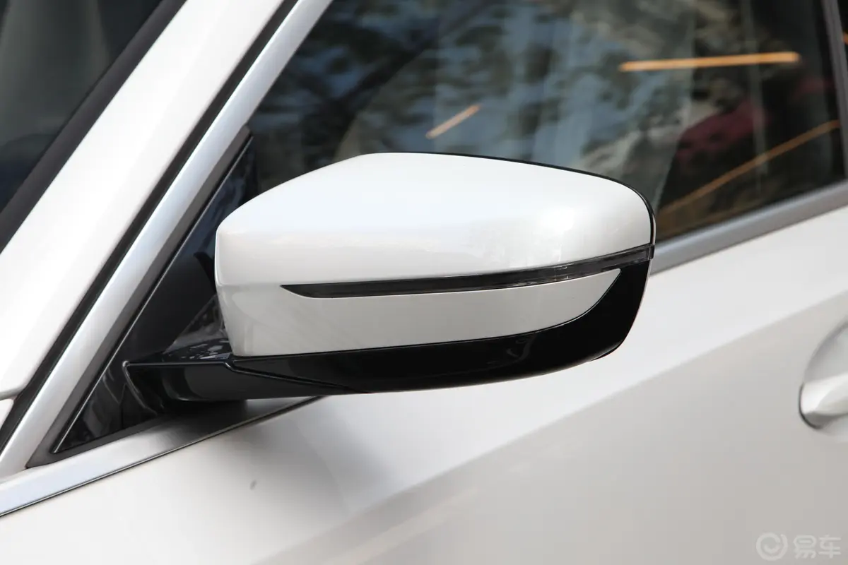 宝马3系325Li xDrive M运动套装主驾驶后视镜背面