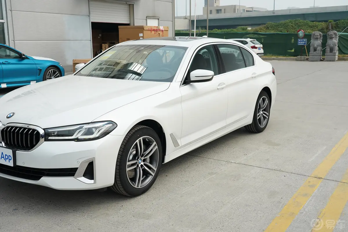 宝马5系530Li 领先型 豪华套装外观