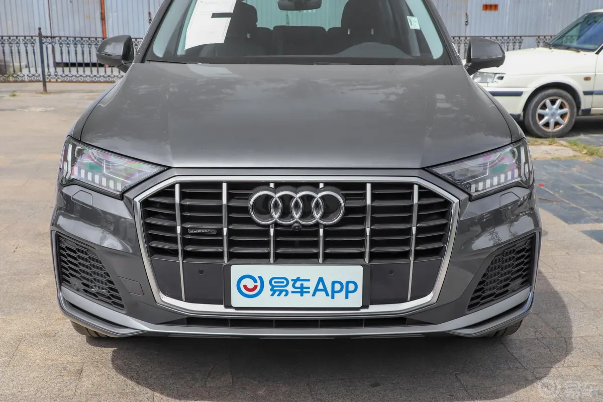 奥迪Q755 TFSI quattro S line 运动型外观