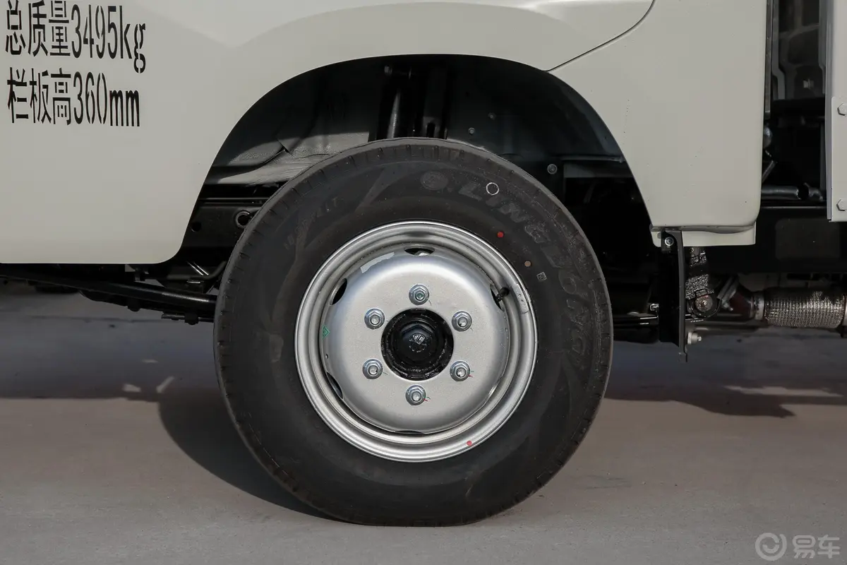 祥菱MM2 1.6L 手动 单排后双胎 2.3方 载货车前轮毂造型