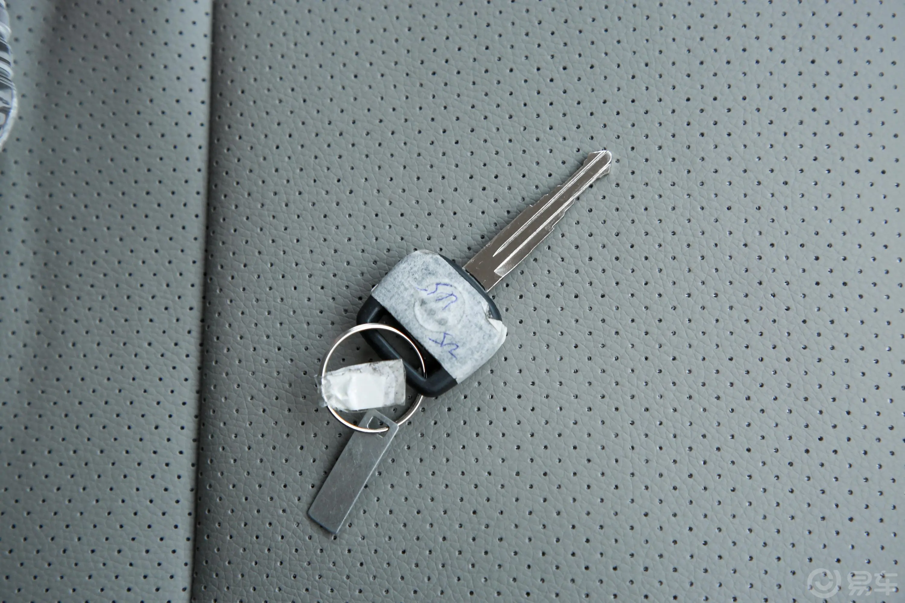 祥菱MM2 1.6L 手动 单排后双胎 9.8方 厢式车钥匙正面