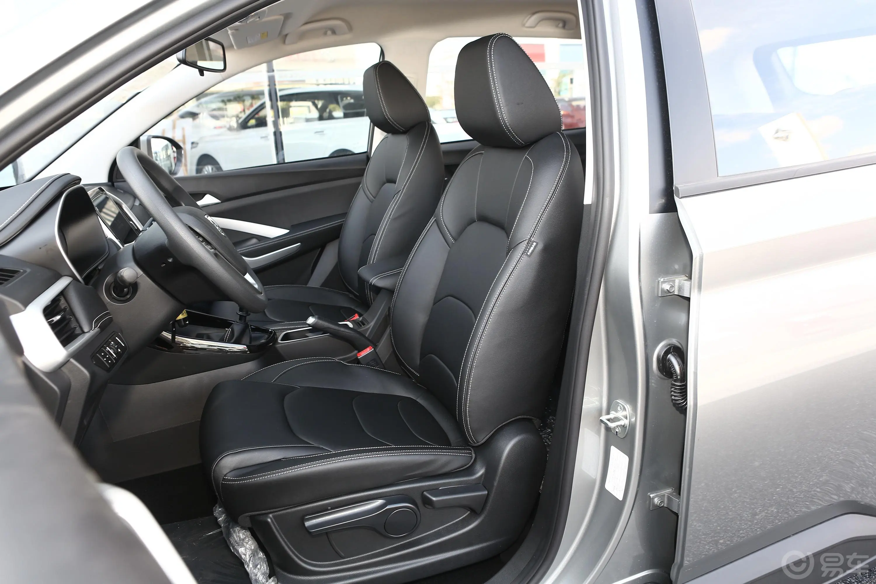 宝骏530全球车周年纪念版 1.5T 手动 豪华型 5座驾驶员座椅