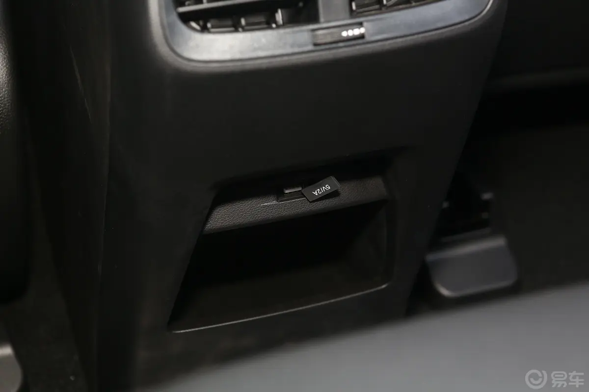 宝骏530全球车周年纪念版 1.5T 手动 尊贵型 7座空间