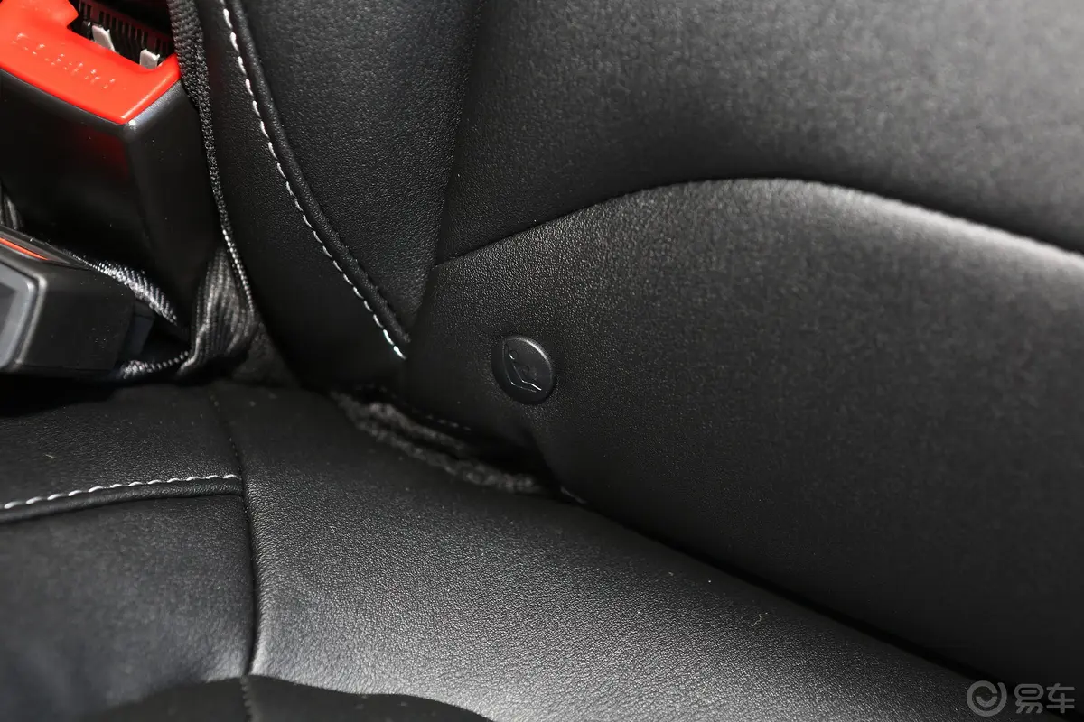 宝骏530全球车周年纪念版 1.5T CVT 尊贵互联型 7座儿童座椅接口