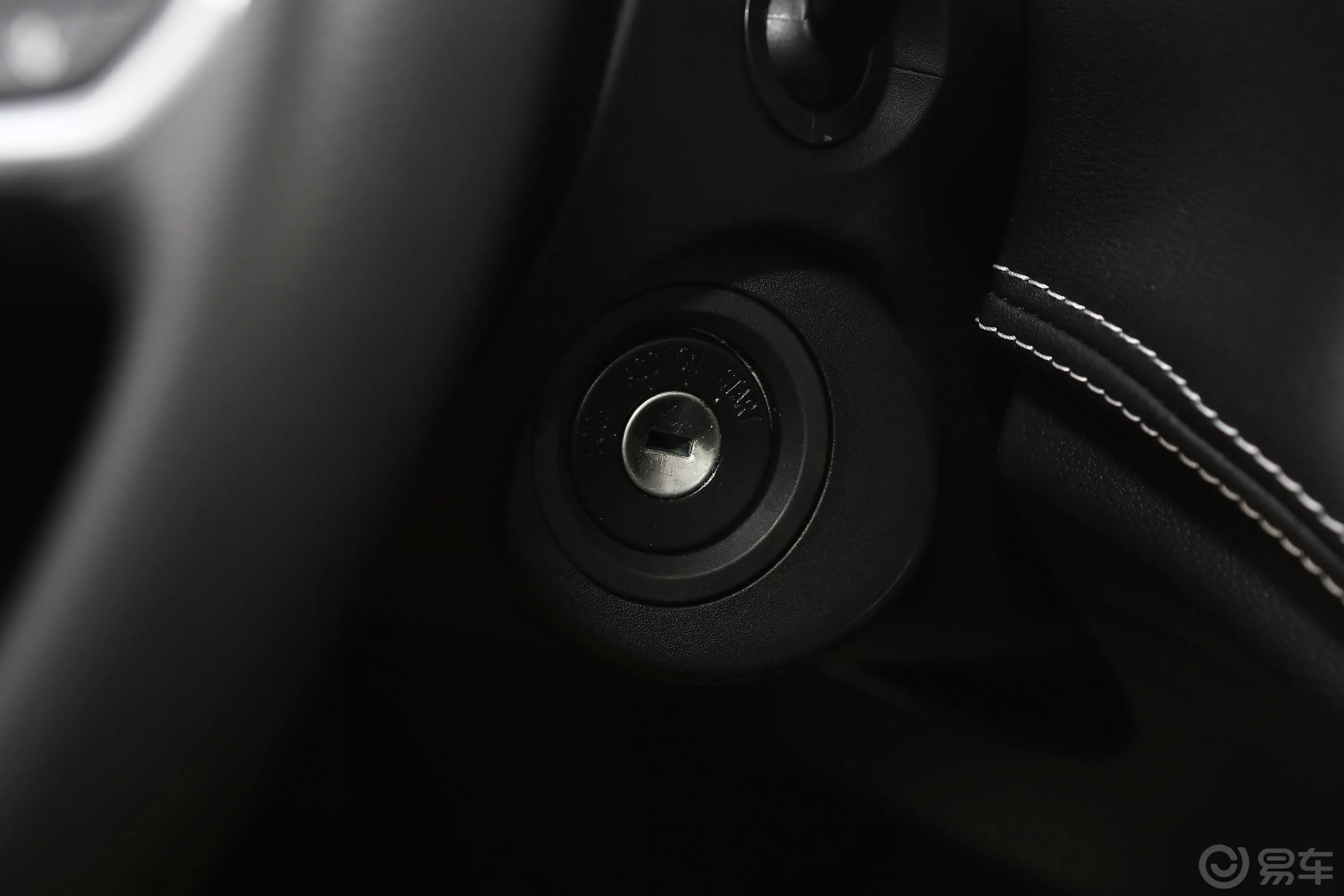 宝骏530全球车周年纪念版 1.5T 手动 豪华型 7座钥匙孔或一键启动按键