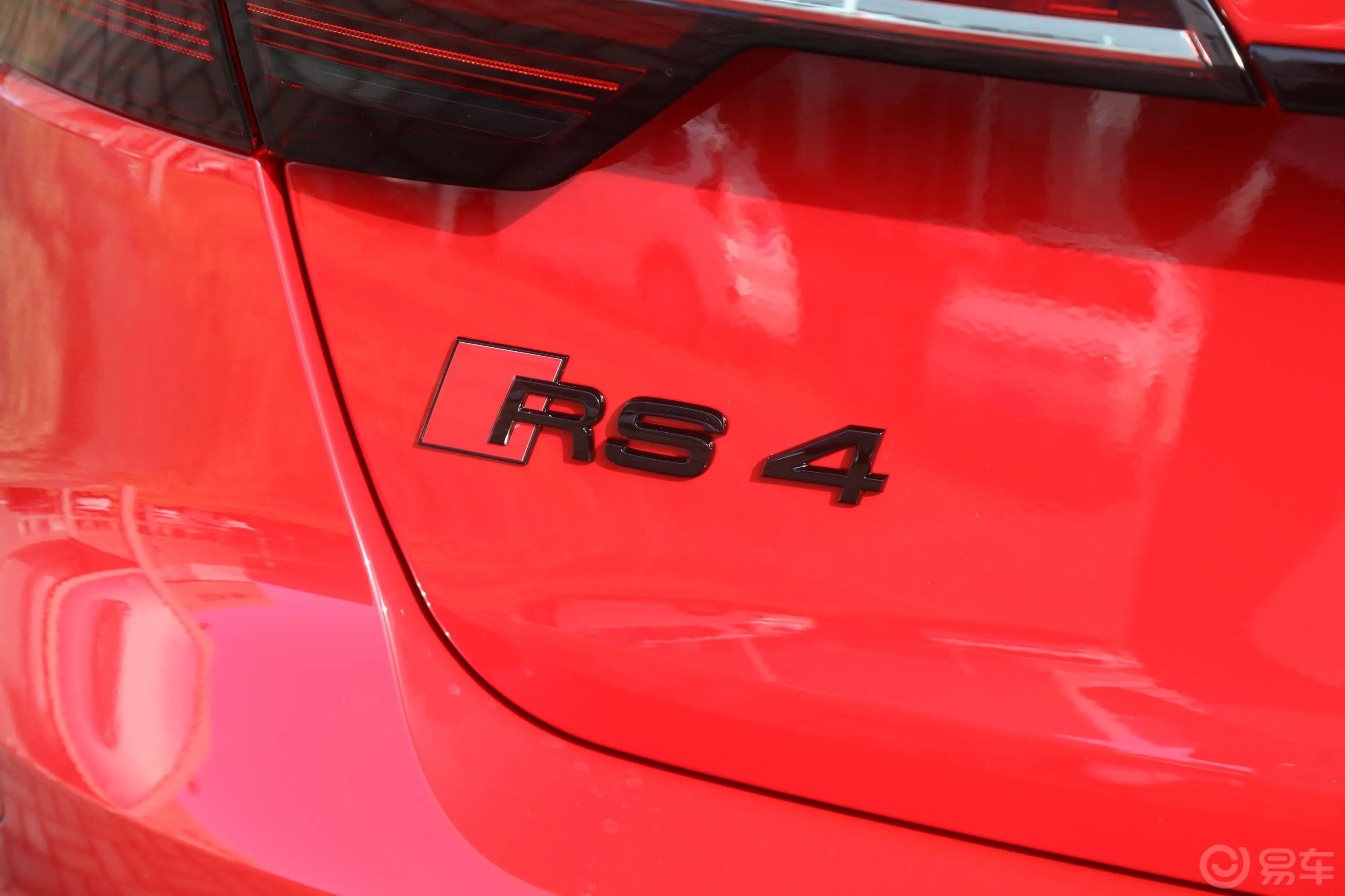 奥迪RS 42.9T Avant 暗金版外观