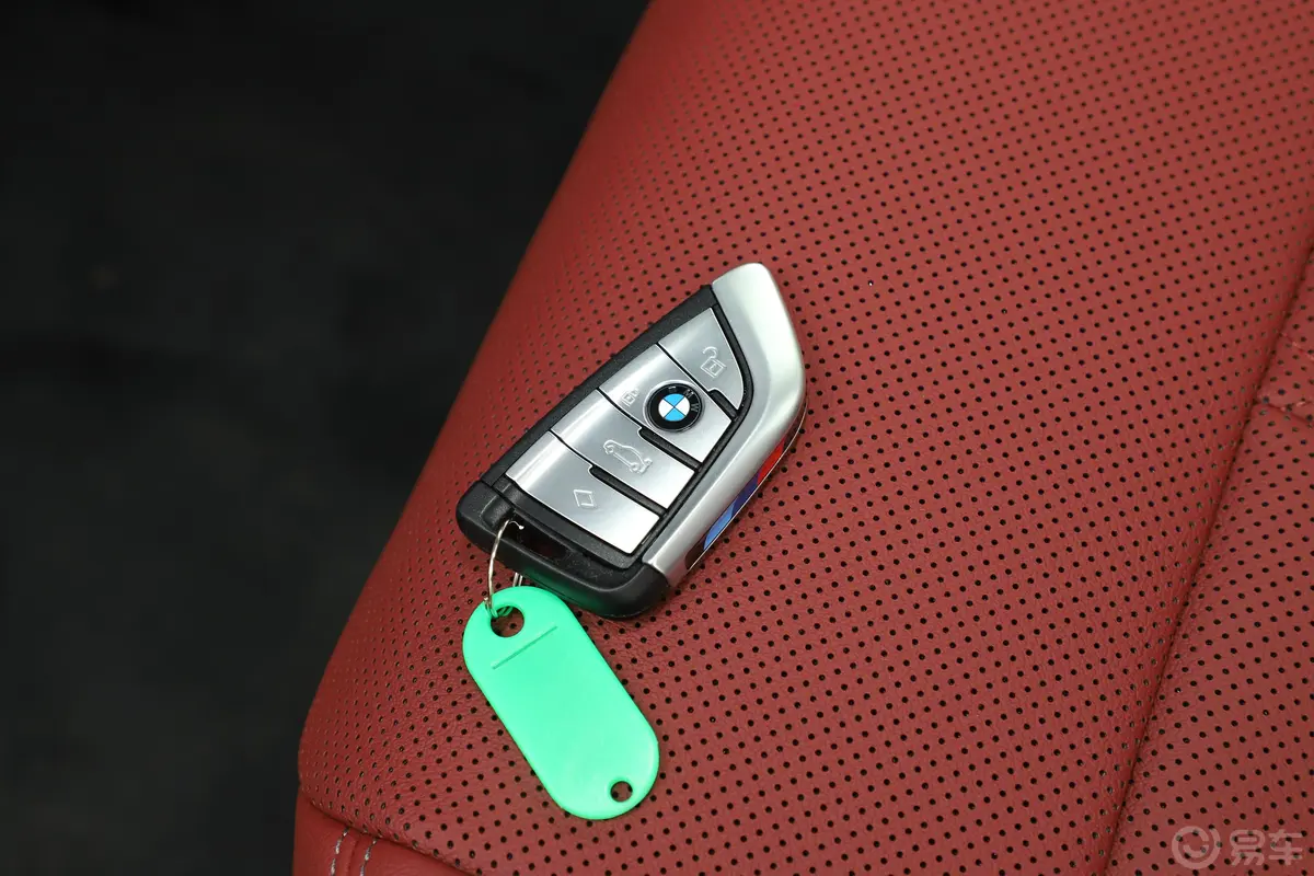 宝马5系530Li xDrive M运动套装钥匙孔或一键启动按键