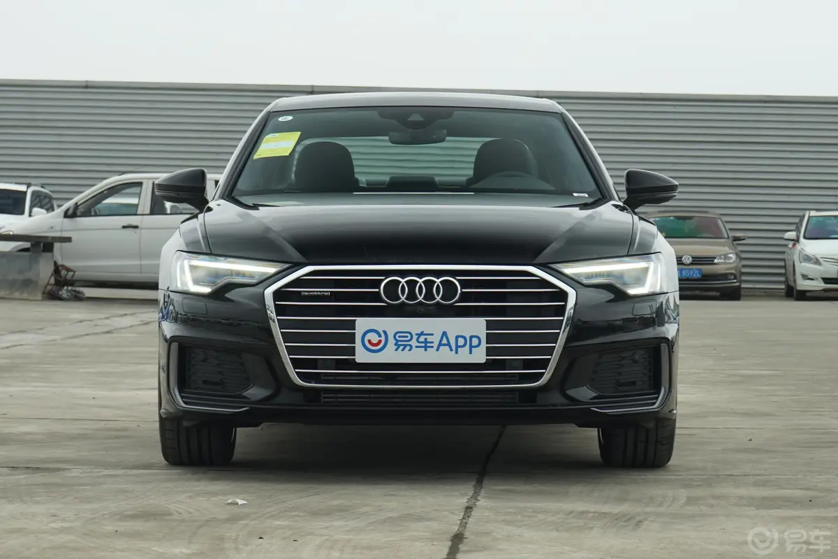 奥迪A6L45 TFSI quattro 臻选动感型正前水平