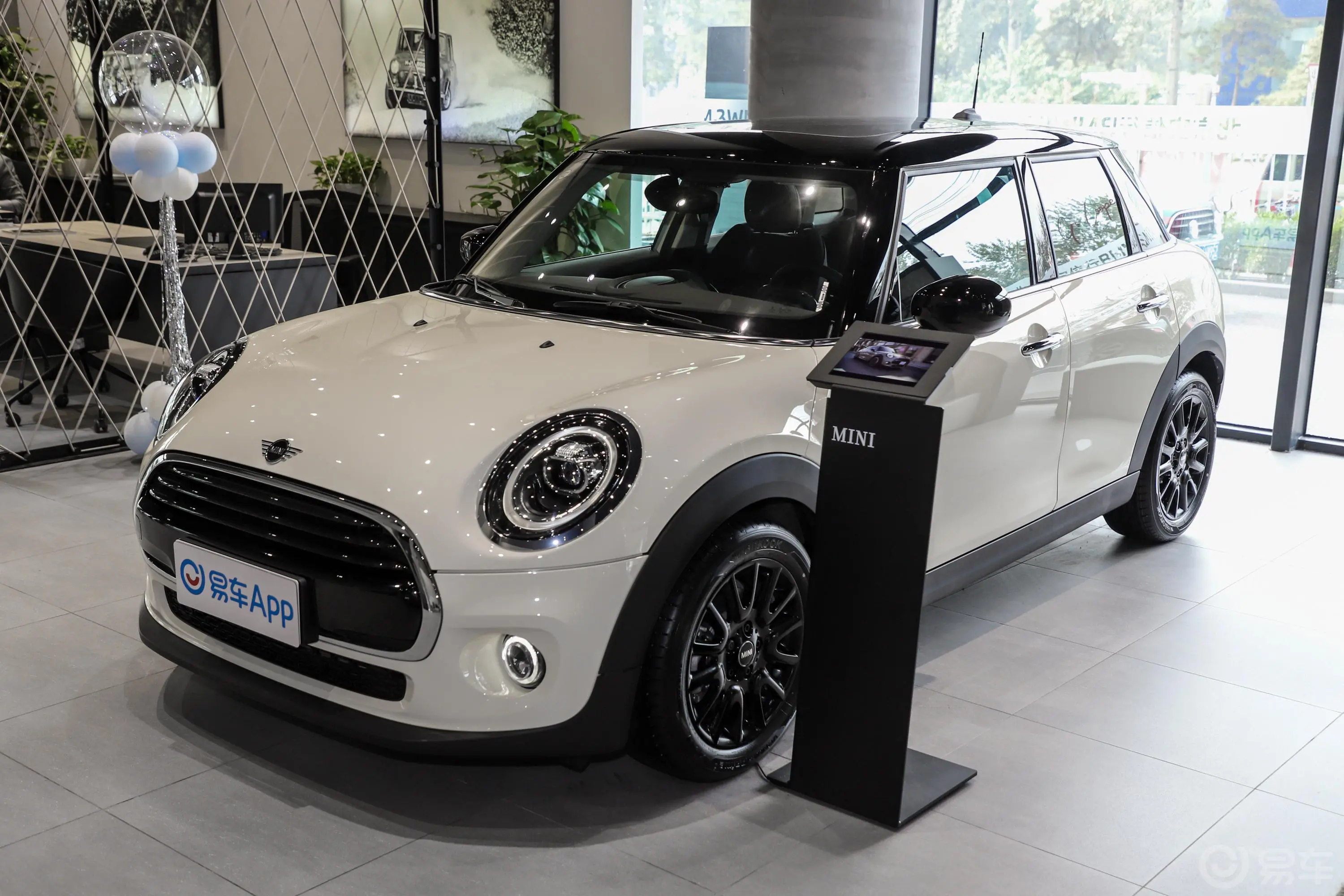 MINI1.5T COOPER 经典派 五门版侧前45度车头向左水平