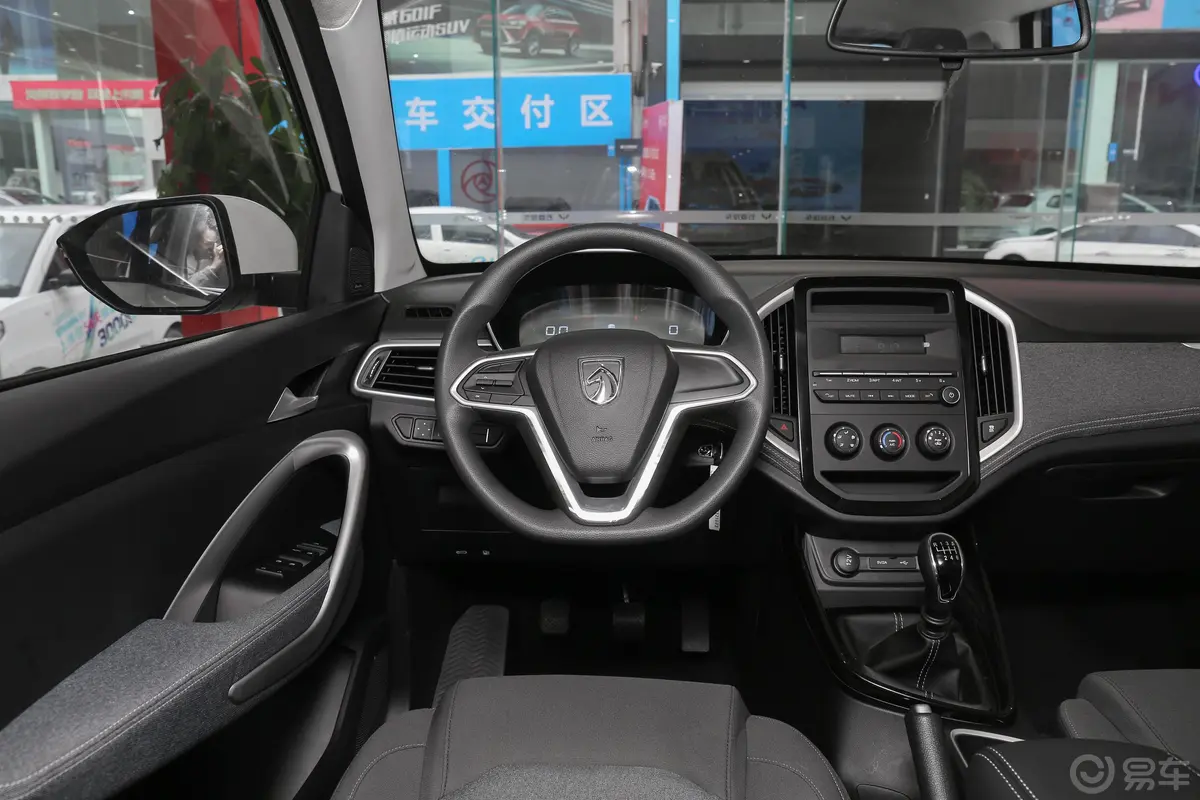 宝骏530全球车周年纪念版 1.5T 手动 舒适型 6座驾驶位区域