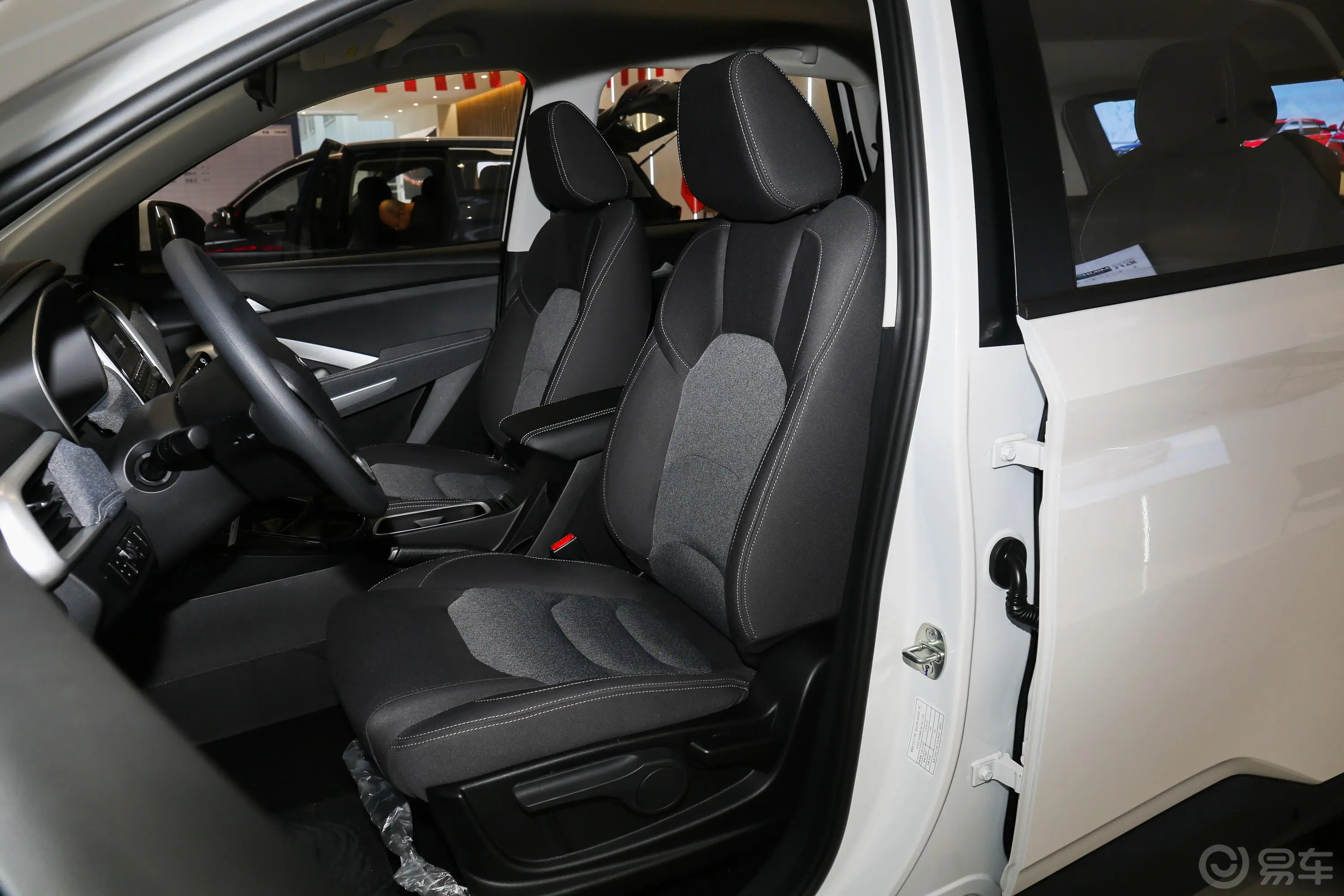 宝骏530全球车周年纪念版 1.5T 手动 舒适型 6座内饰