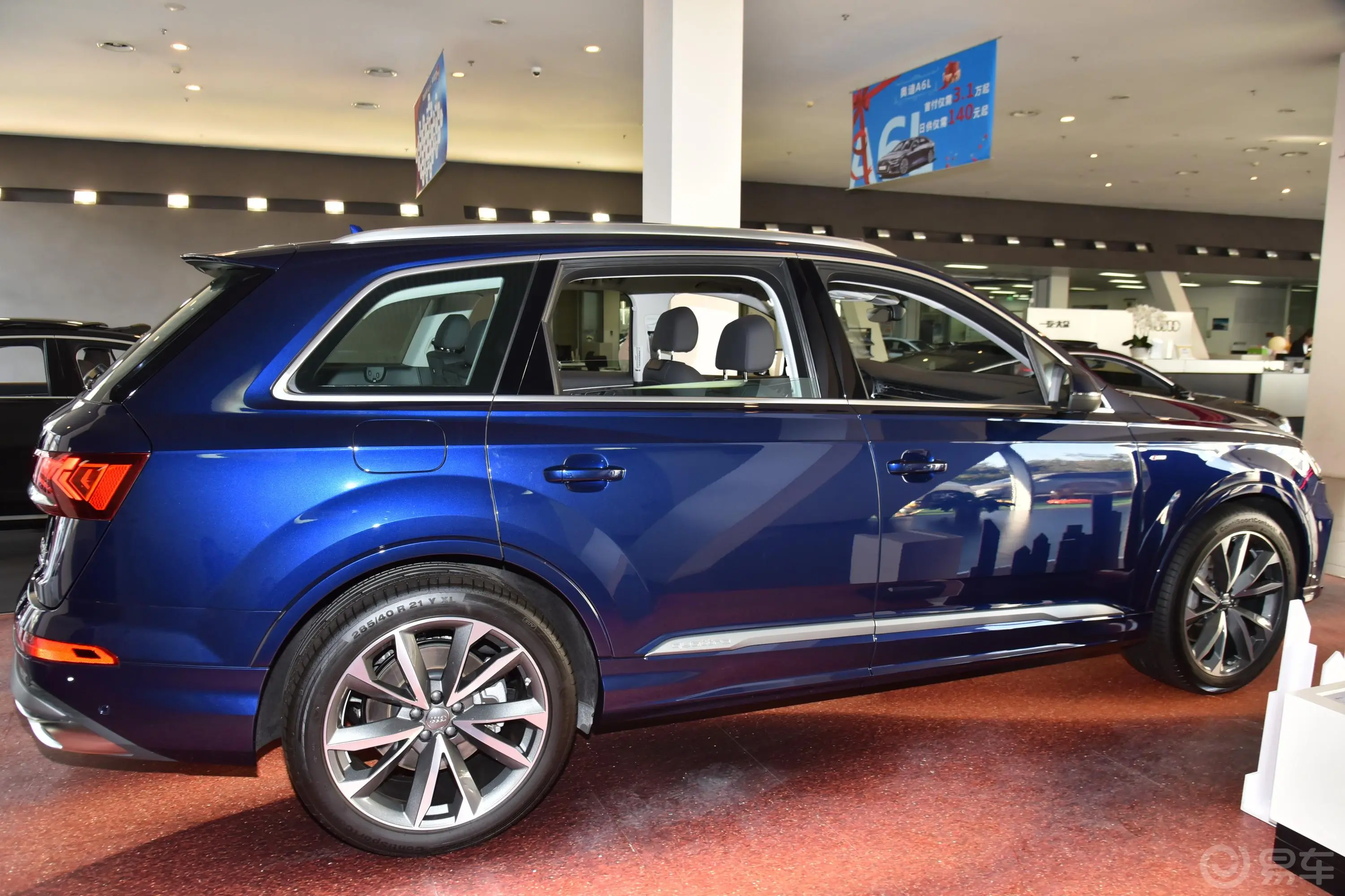 奥迪Q755 TFSI quattro S line 运动型外观