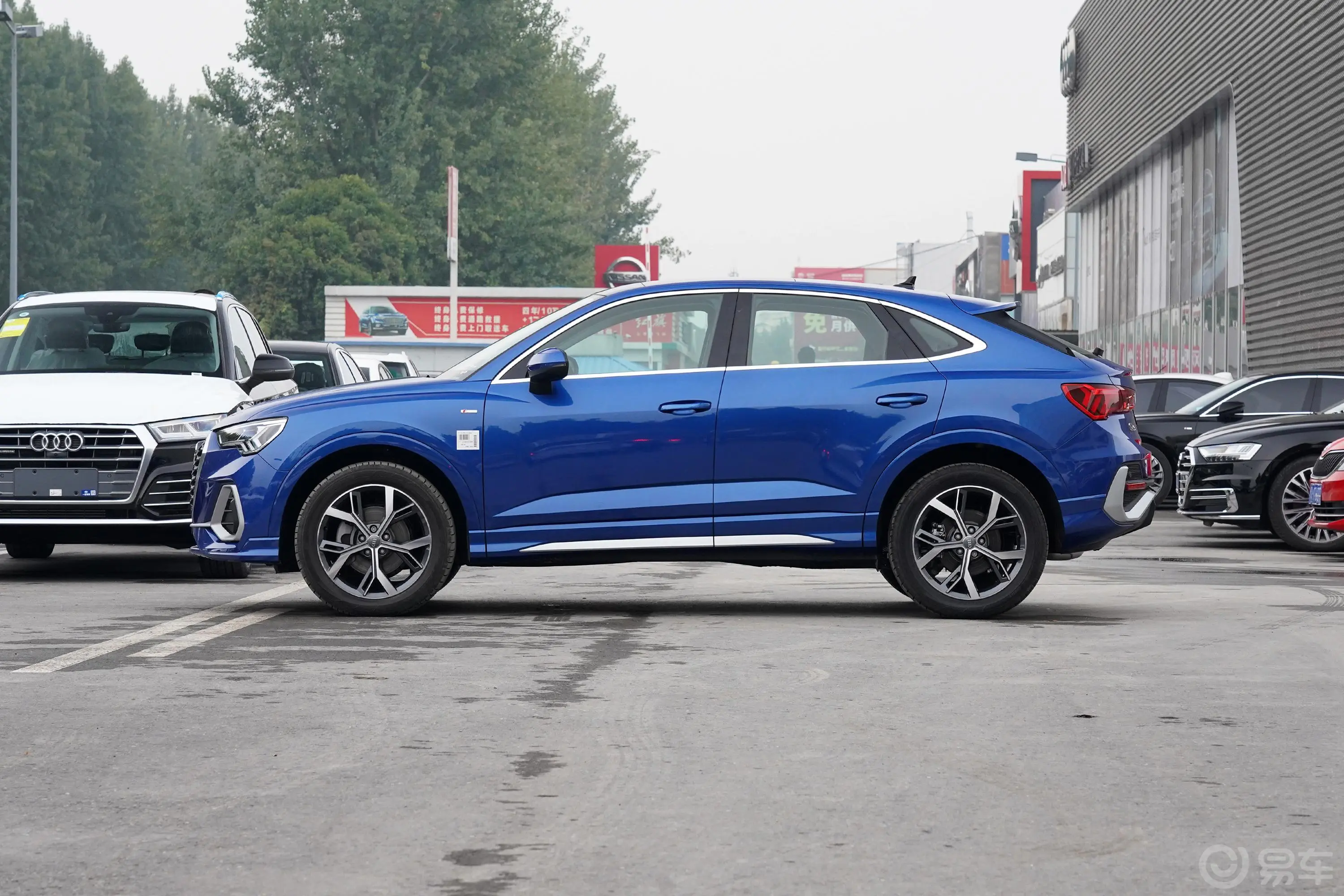 奥迪Q3 Sportback40 TFSI 时尚型正侧车头向左水平