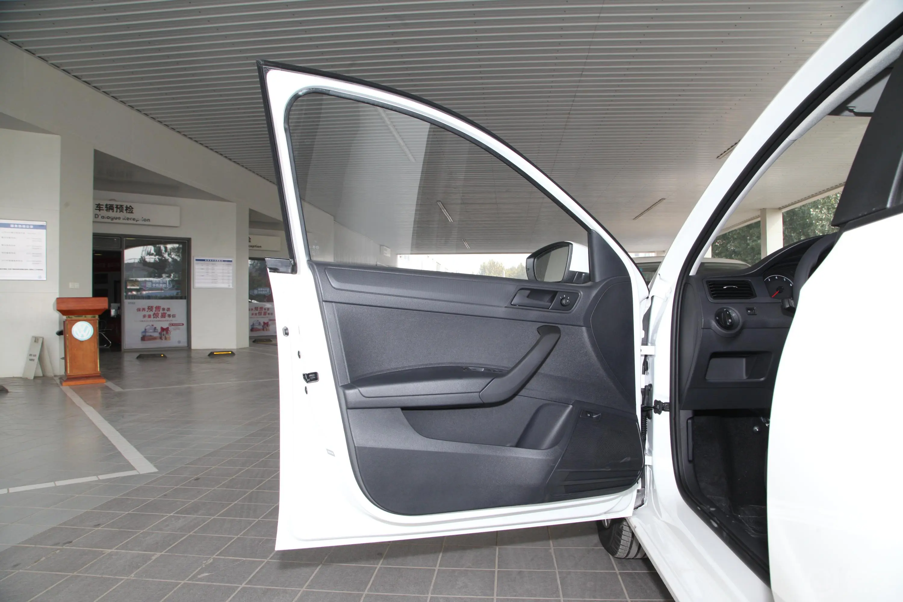 桑塔纳1.5L 自动 风尚版驾驶员侧前车门